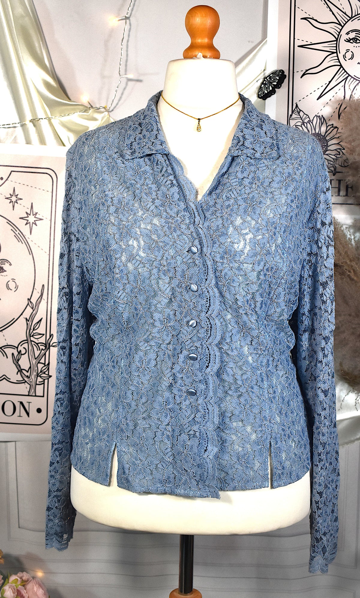 Chemise guipure bleu ciel dentelle festonnée