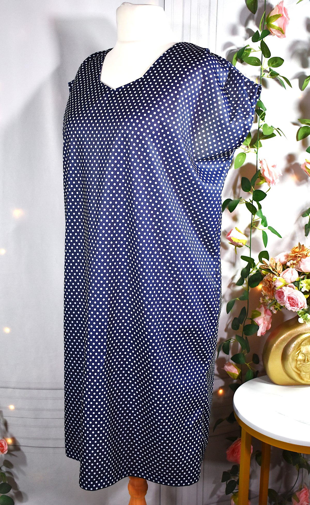 Robe mi-longue bleue polka dot blanc