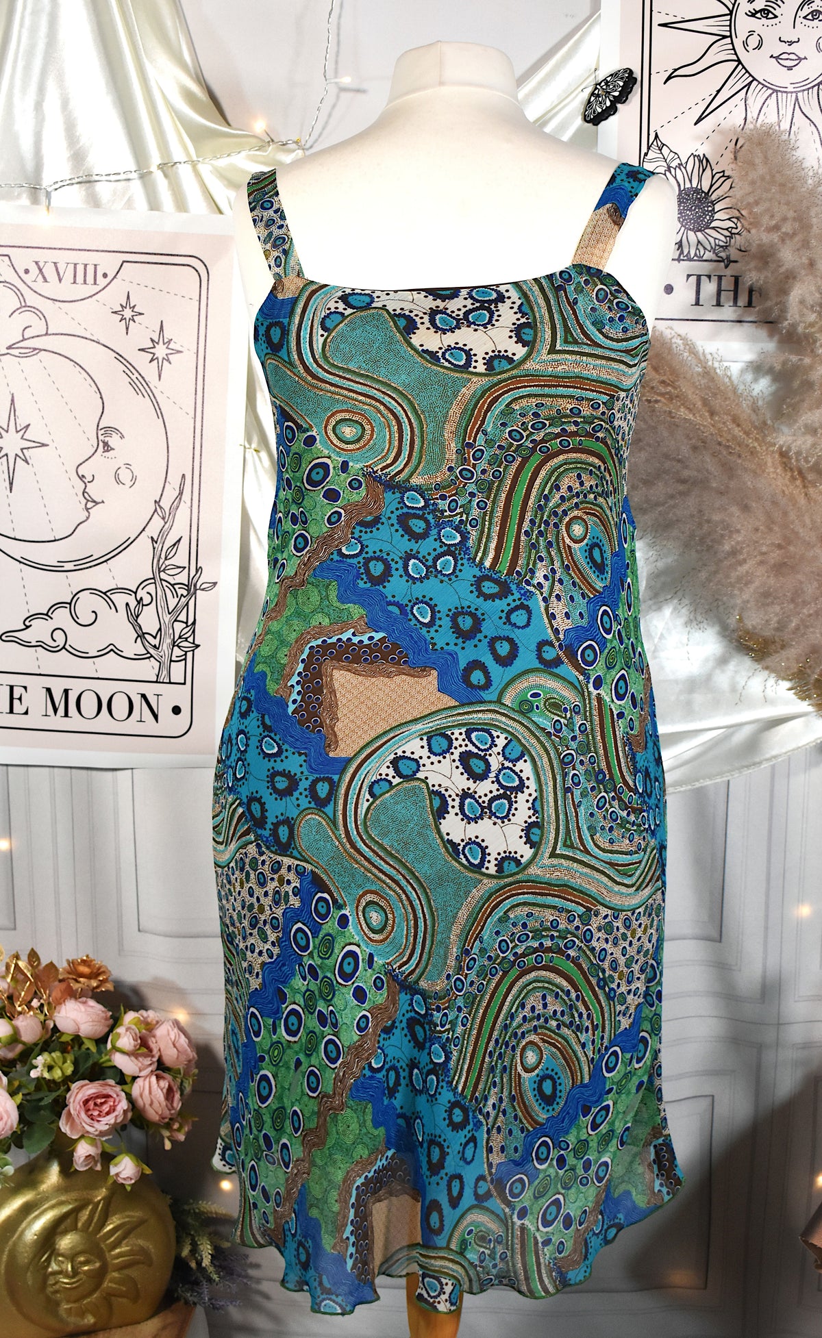 Robe mesh bleue et verte motifs abstraits