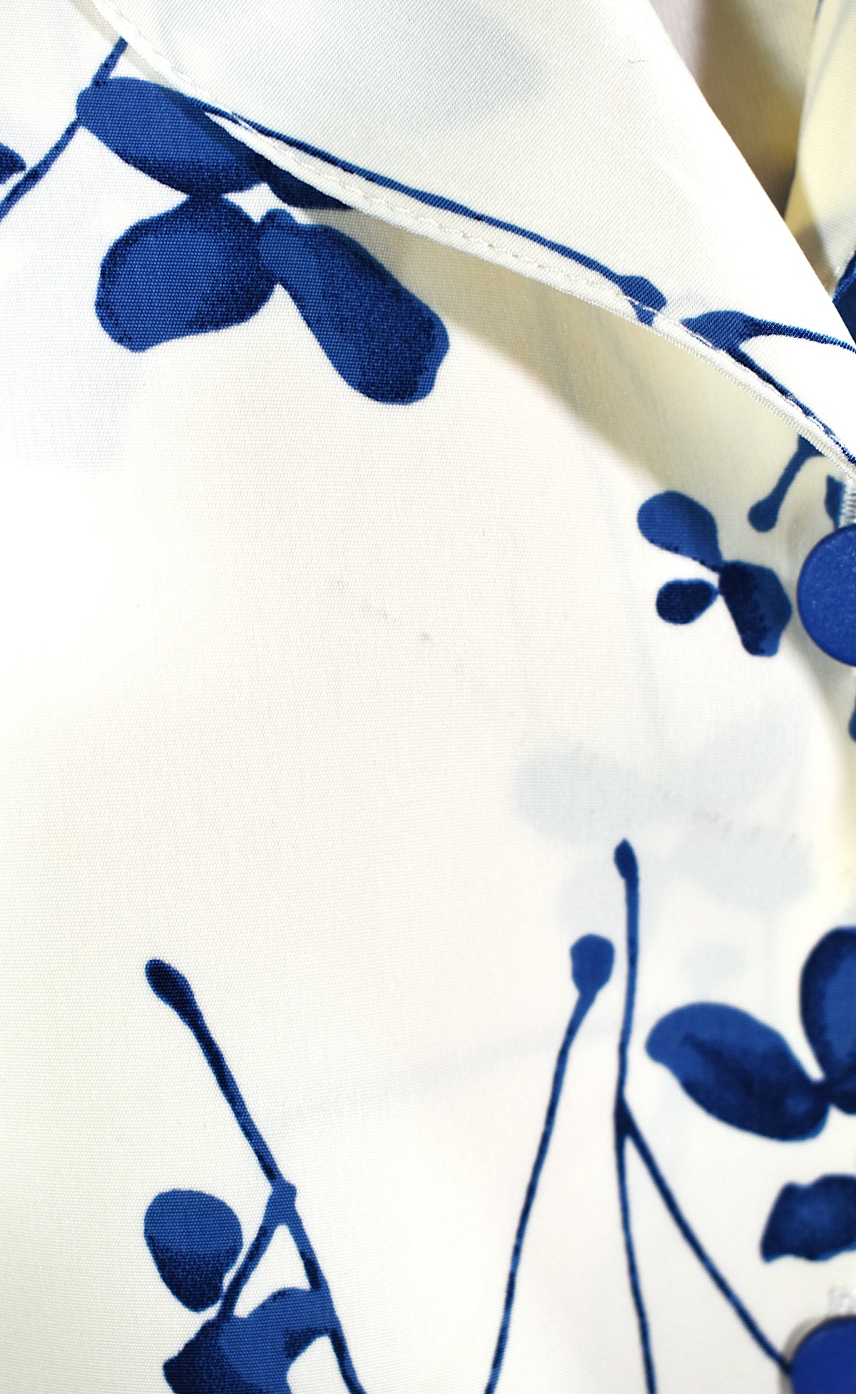 Chemise blanc cassé & fleurs bleues