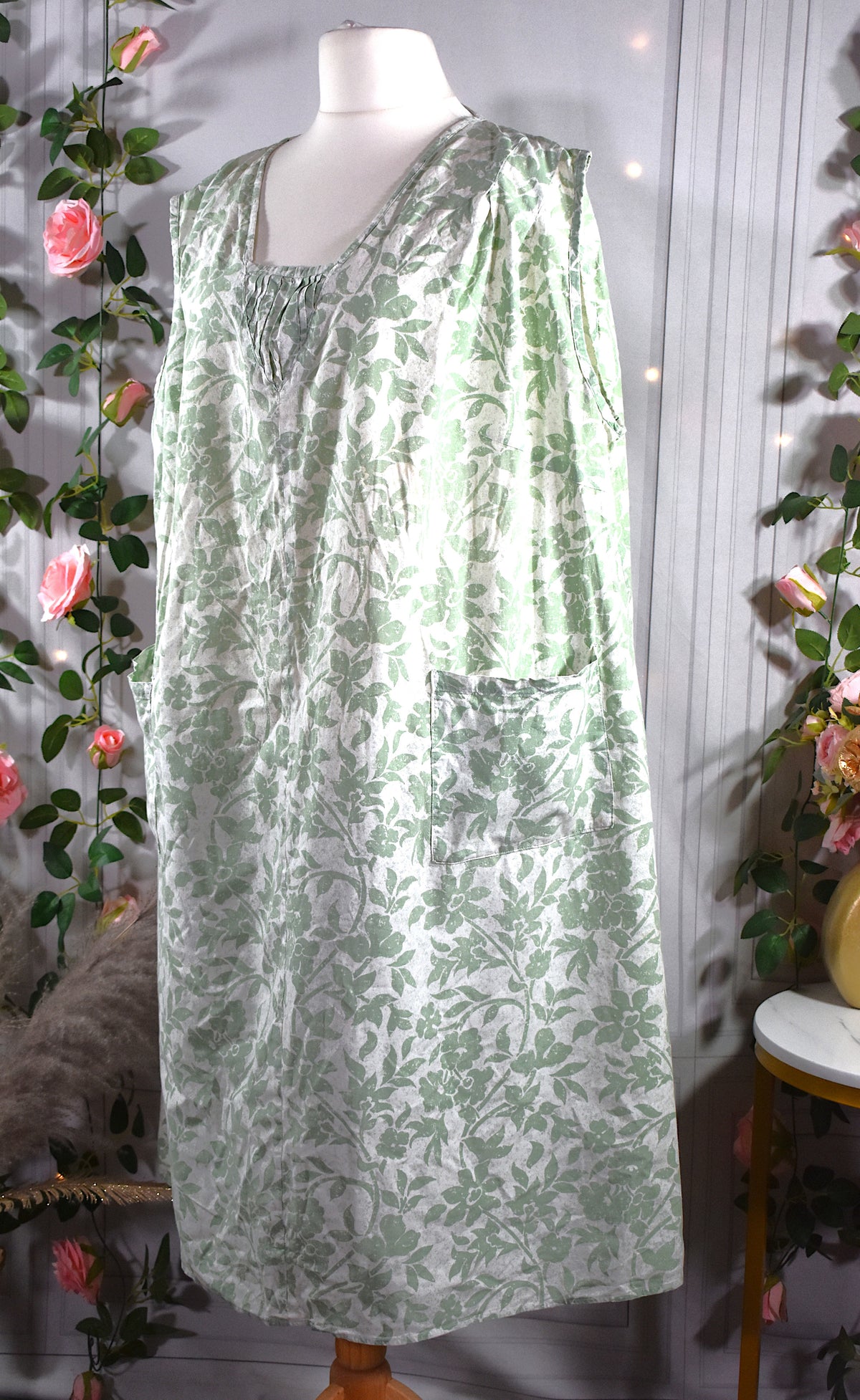 Robe florale dos nu vert pastel