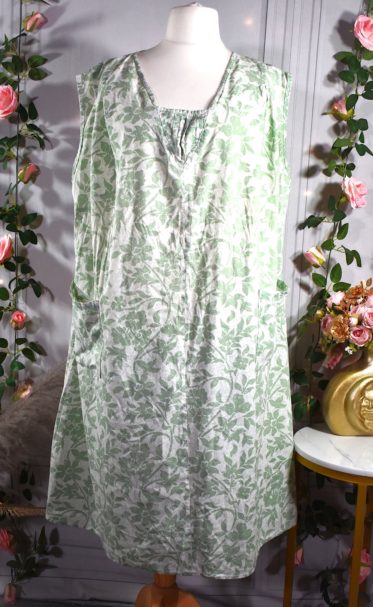 Robe florale dos nu vert pastel