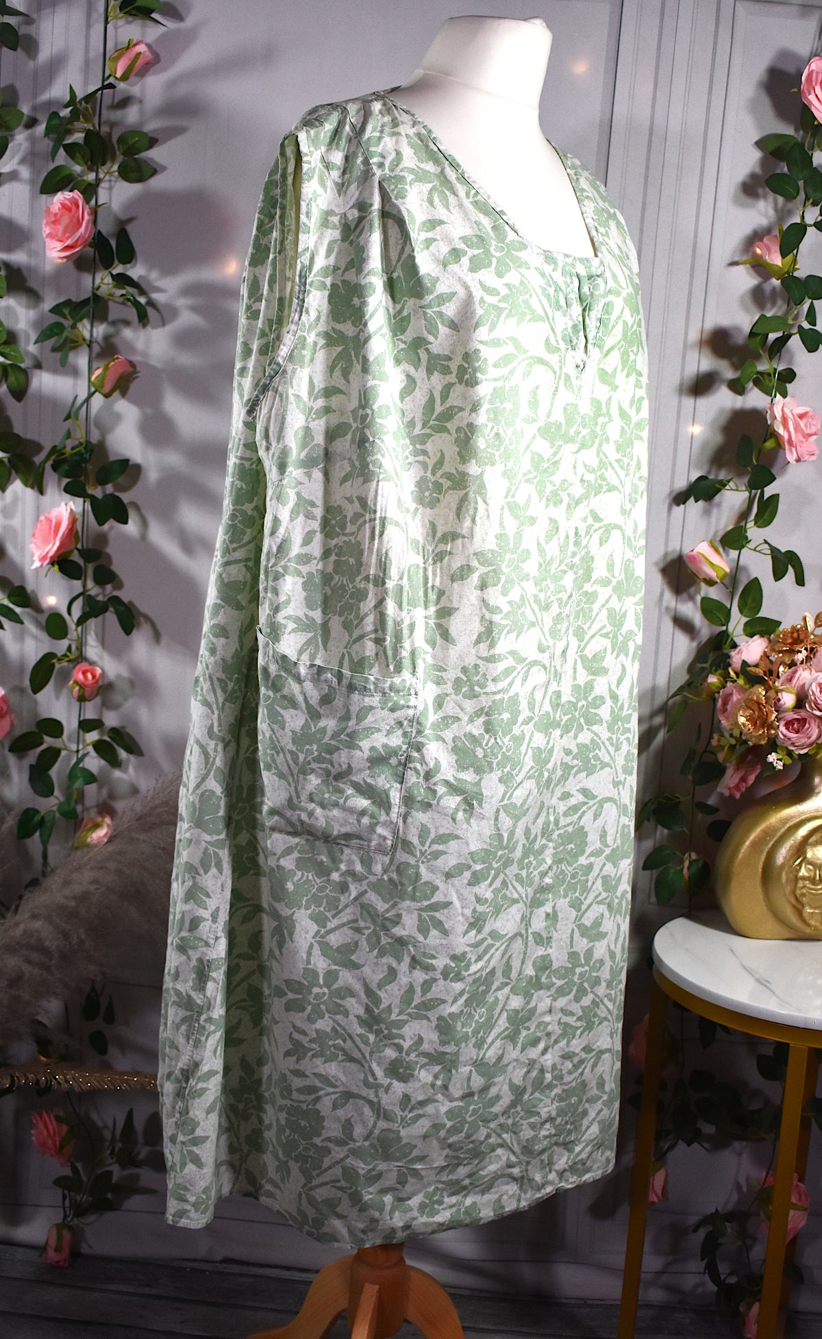 Robe florale dos nu vert pastel