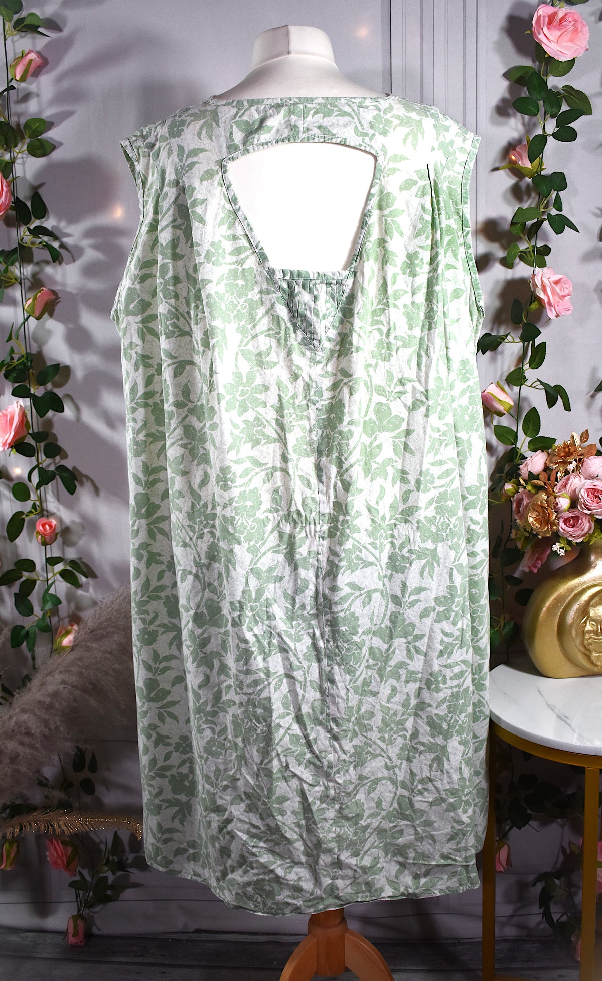 Robe florale dos nu vert pastel