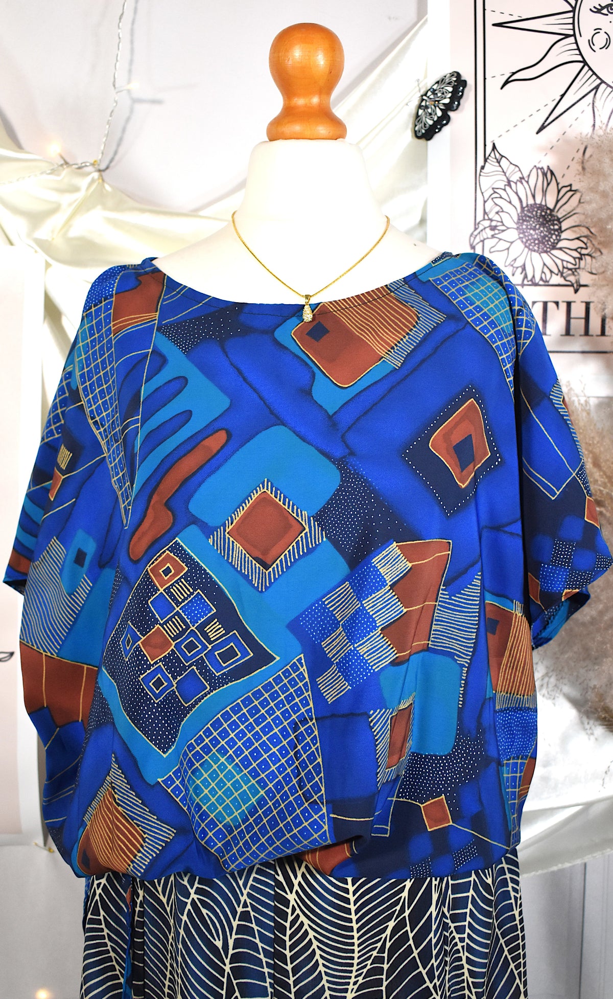 Top fait main bleu motifs géométriques