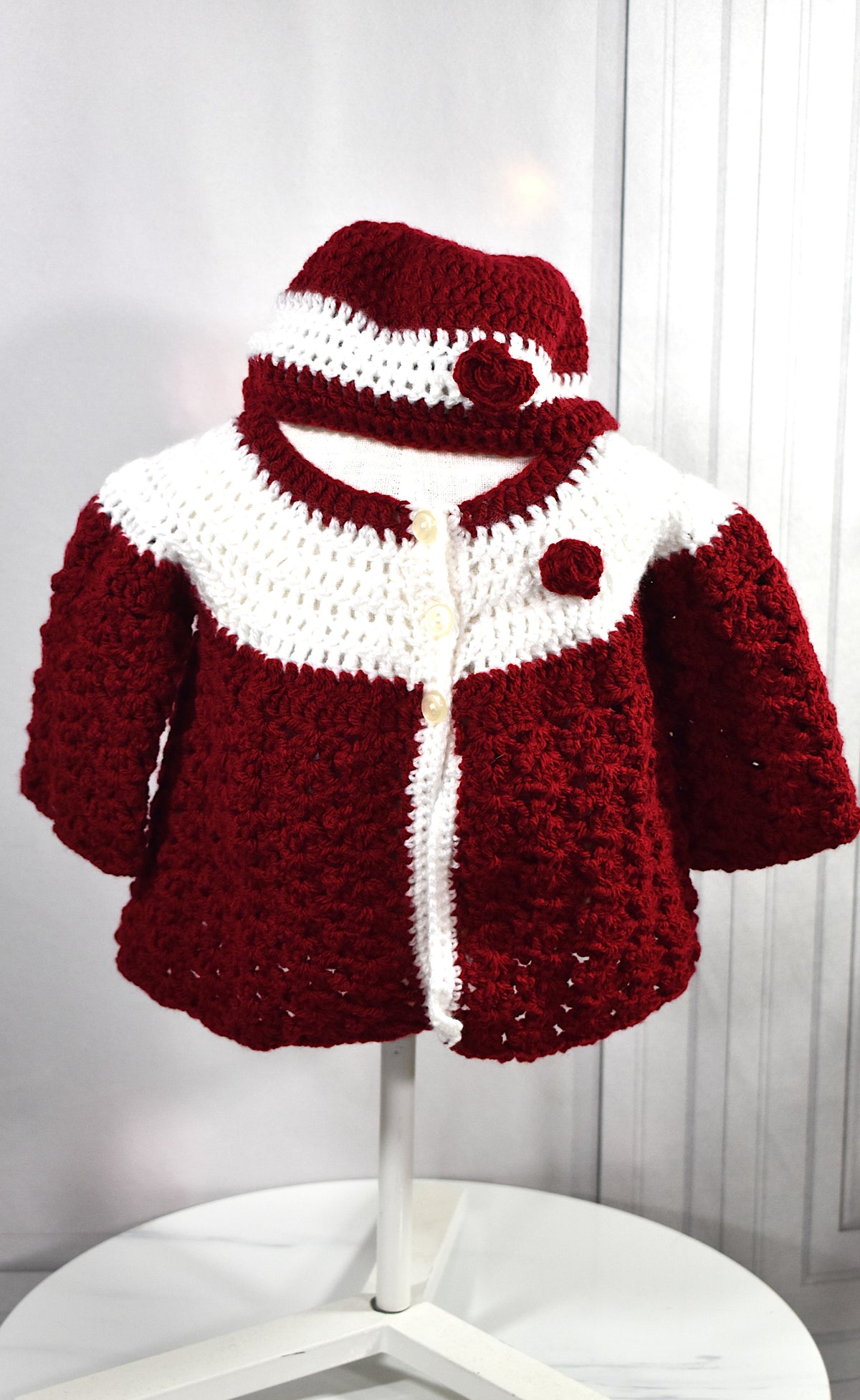 Tricot gilet & bonnet rose cerise et blanc