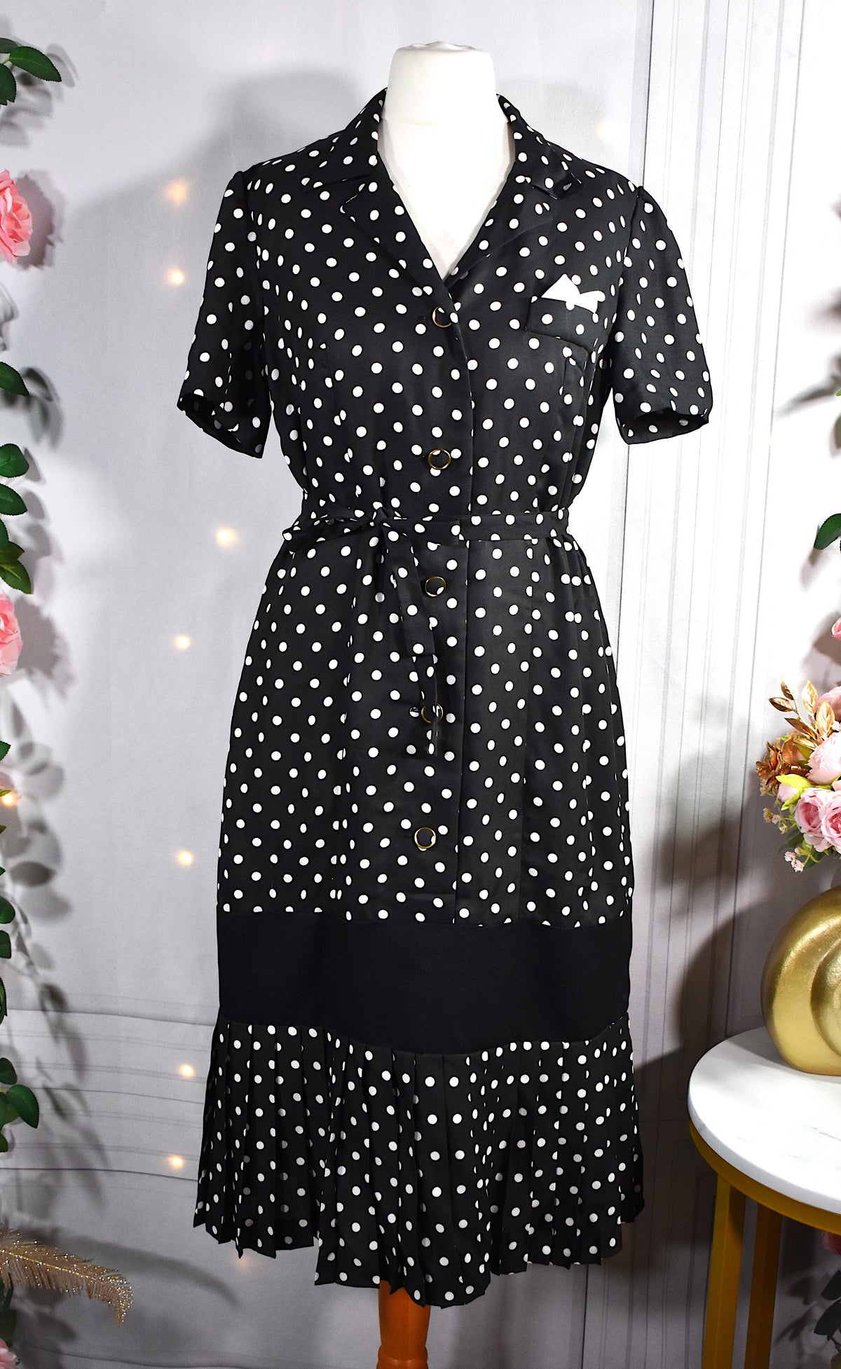 Robe noire à pois blancs