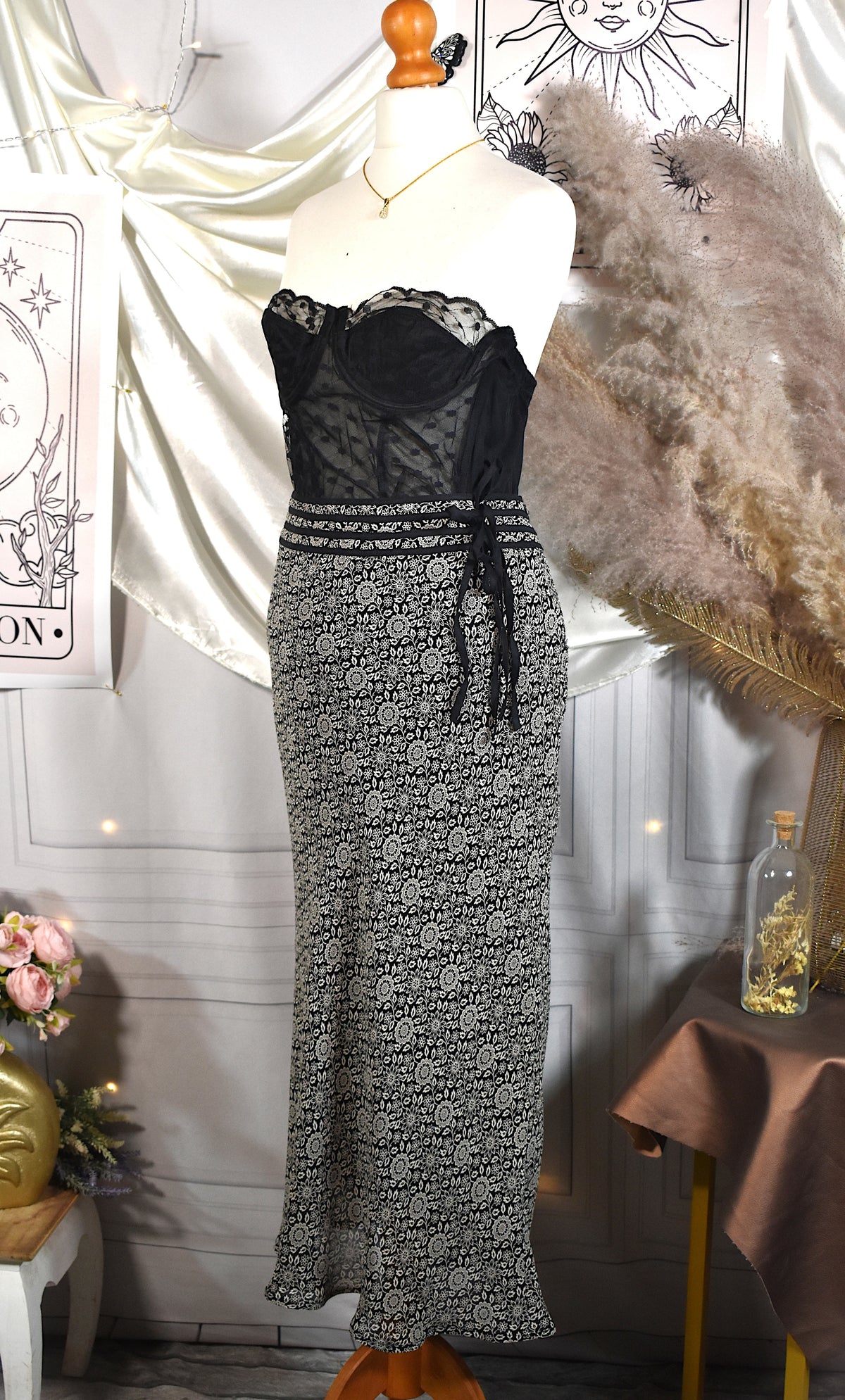 Jupe longue fluide noire fleurs blanches