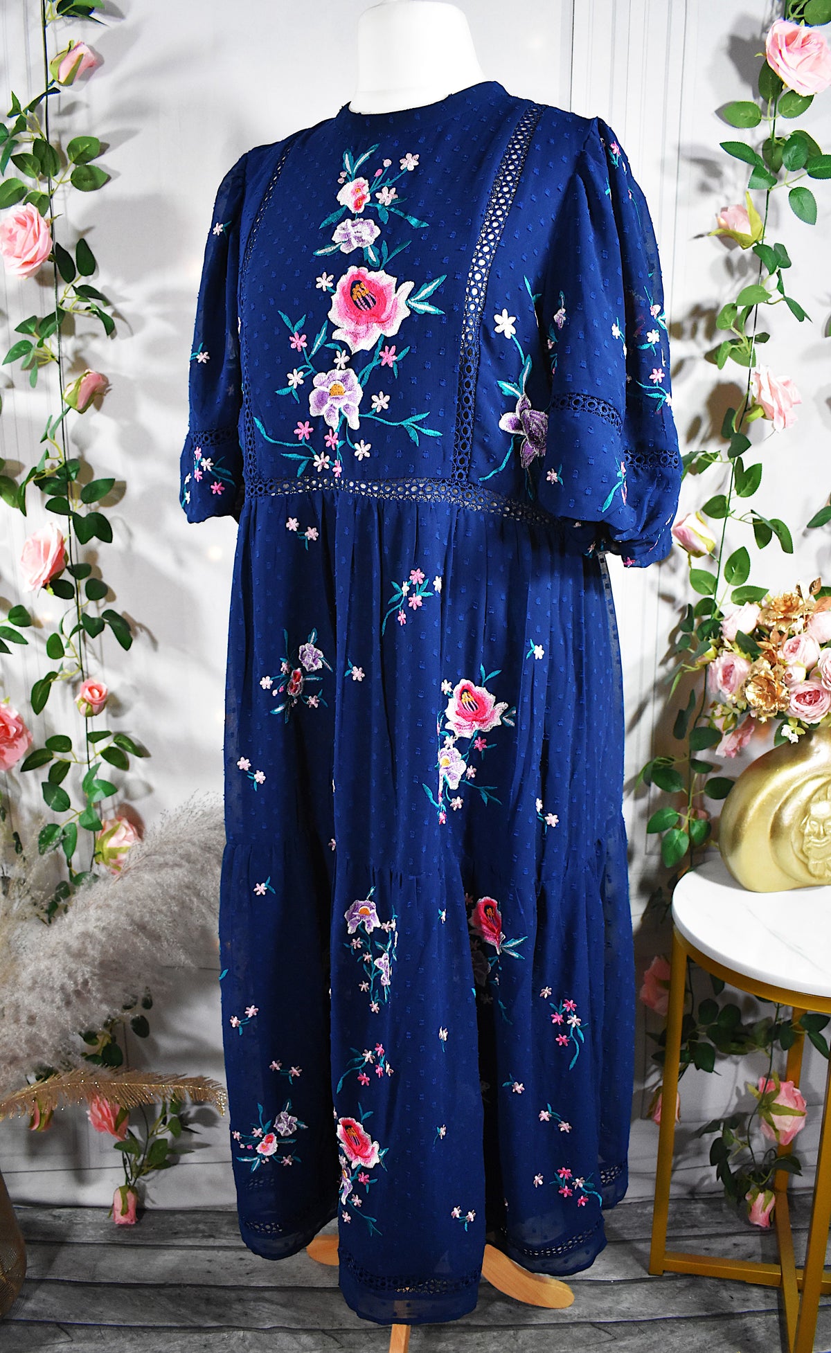 Robe longue bleu marine brodée