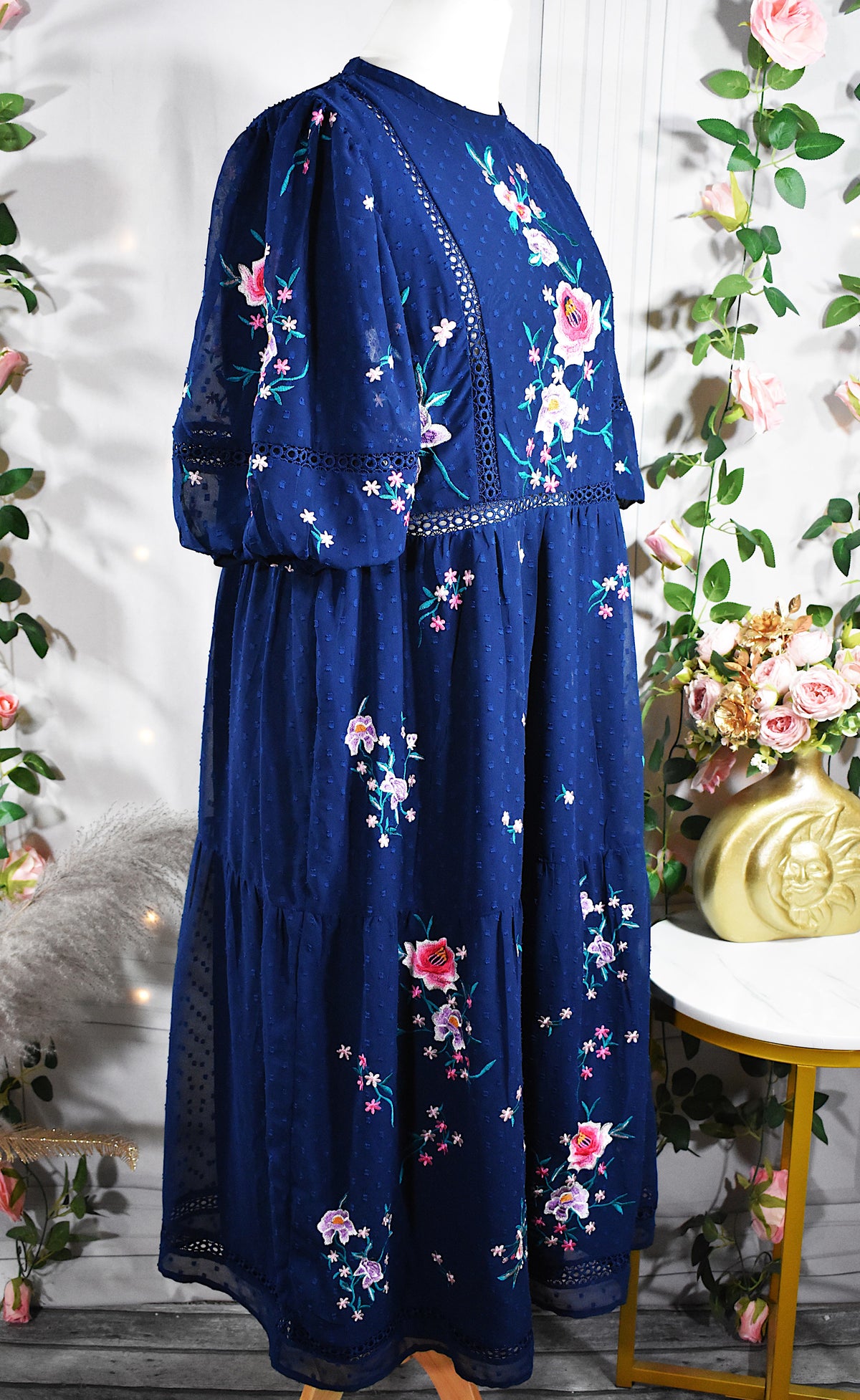 Robe longue bleu marine brodée