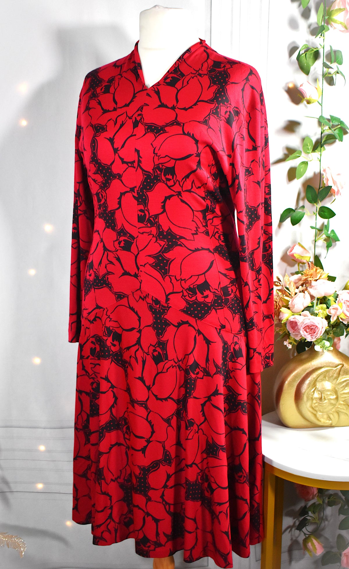 Robe jersey de laine rouge à fleurs noires Devernois