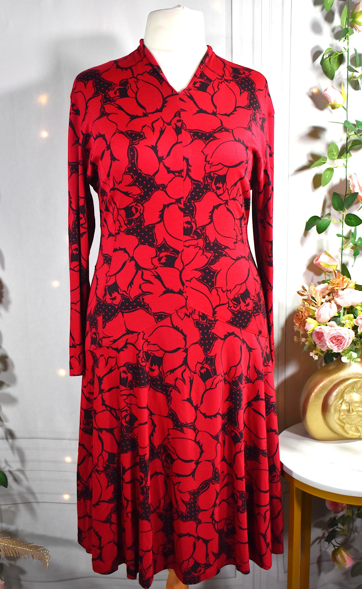 Robe jersey de laine rouge à fleurs noires Devernois