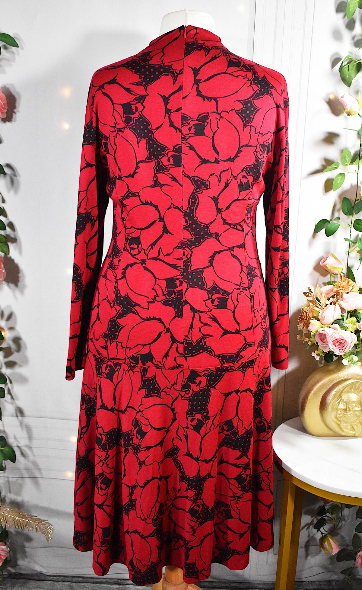 Robe jersey de laine rouge à fleurs noires Devernois