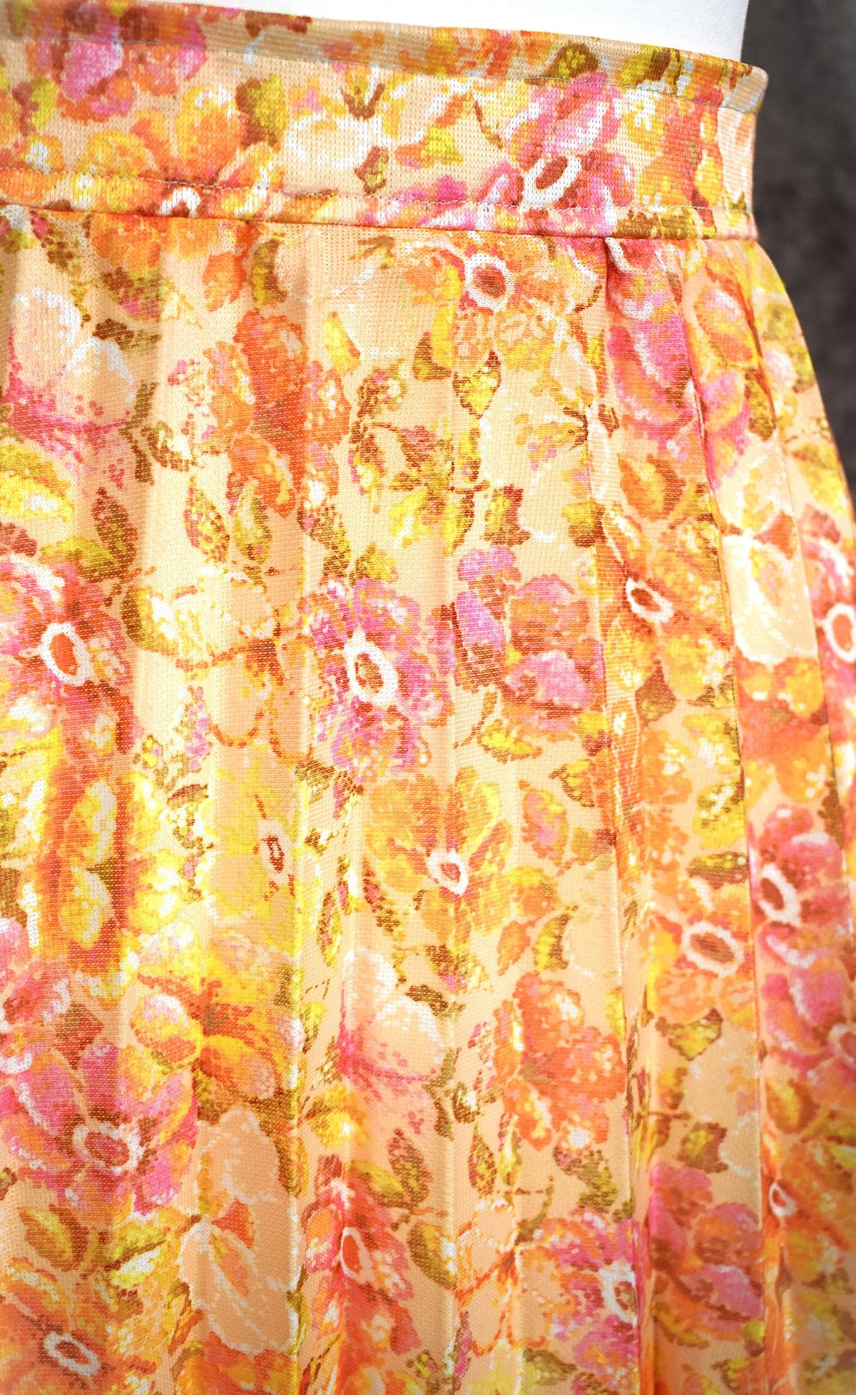 Jupe plissée fleurie rose et orange