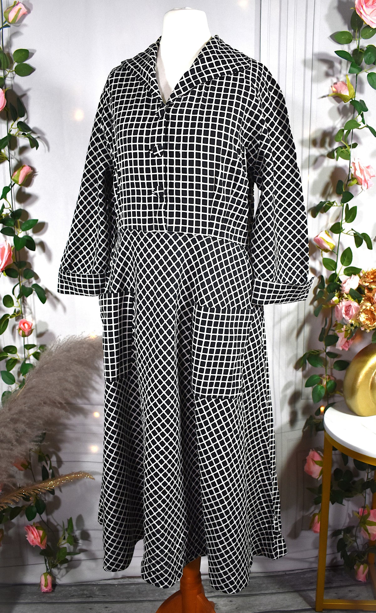 Robe vintage noire à carreaux blancs