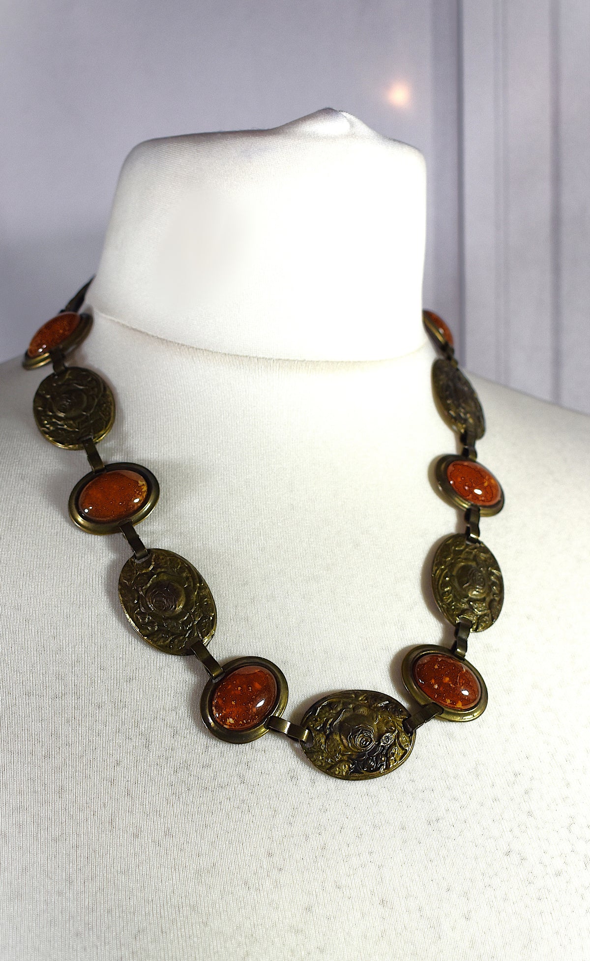 Collier maillons en laiton & bakelite