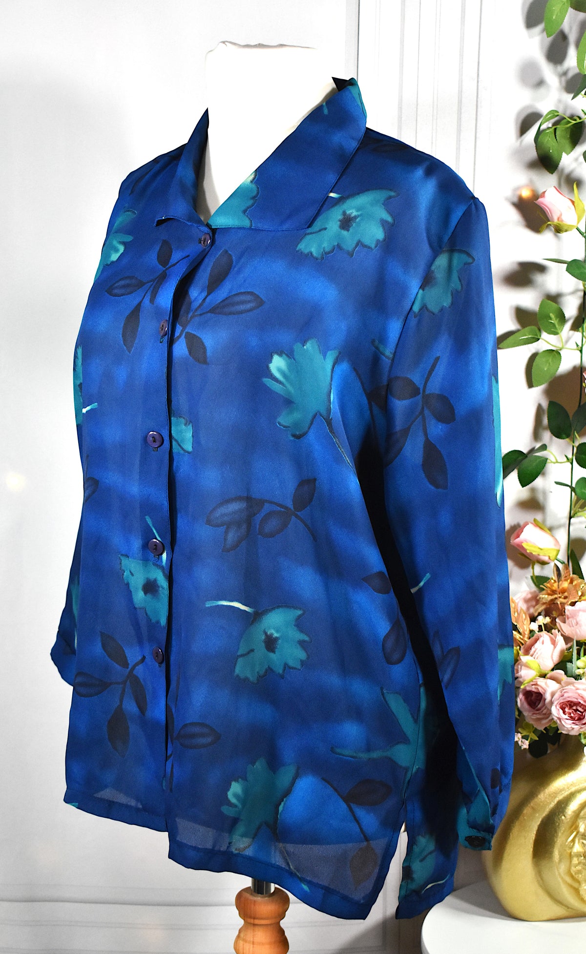 Chemise en mousseline bleue à fleurs