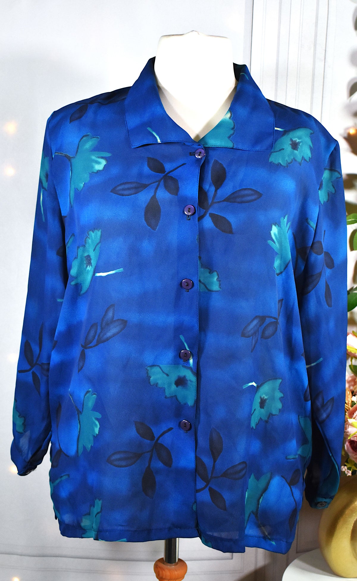 Chemise en mousseline bleue à fleurs