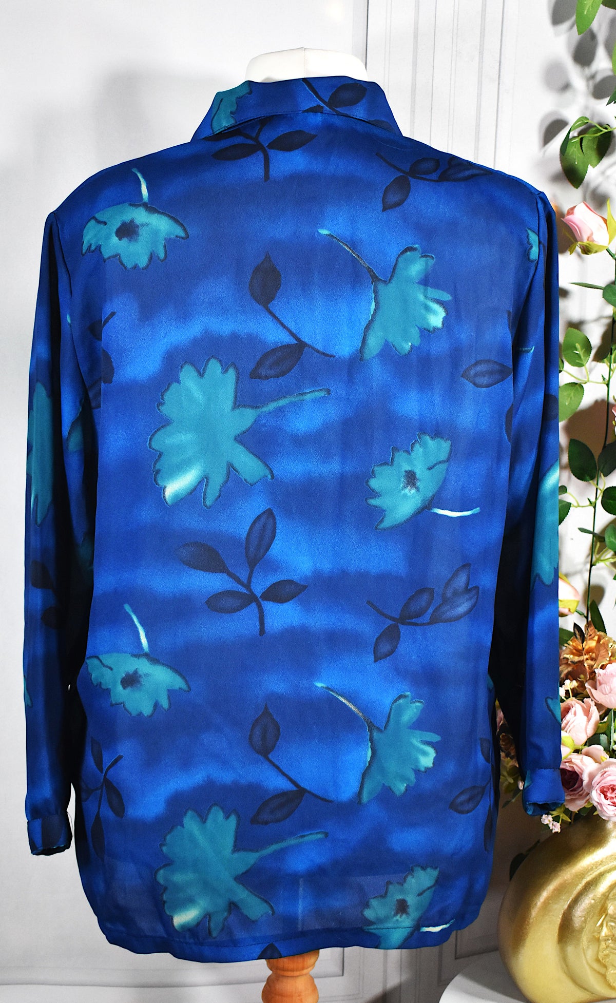 Chemise en mousseline bleue à fleurs