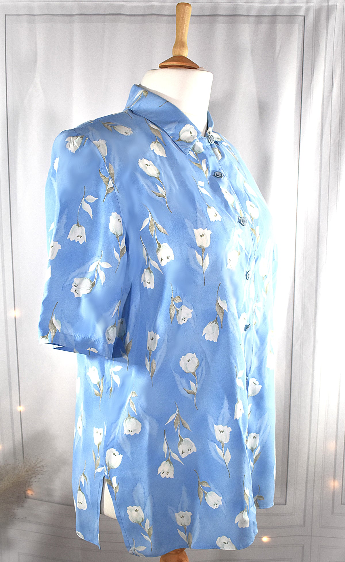 Chemise bleue à fleurs