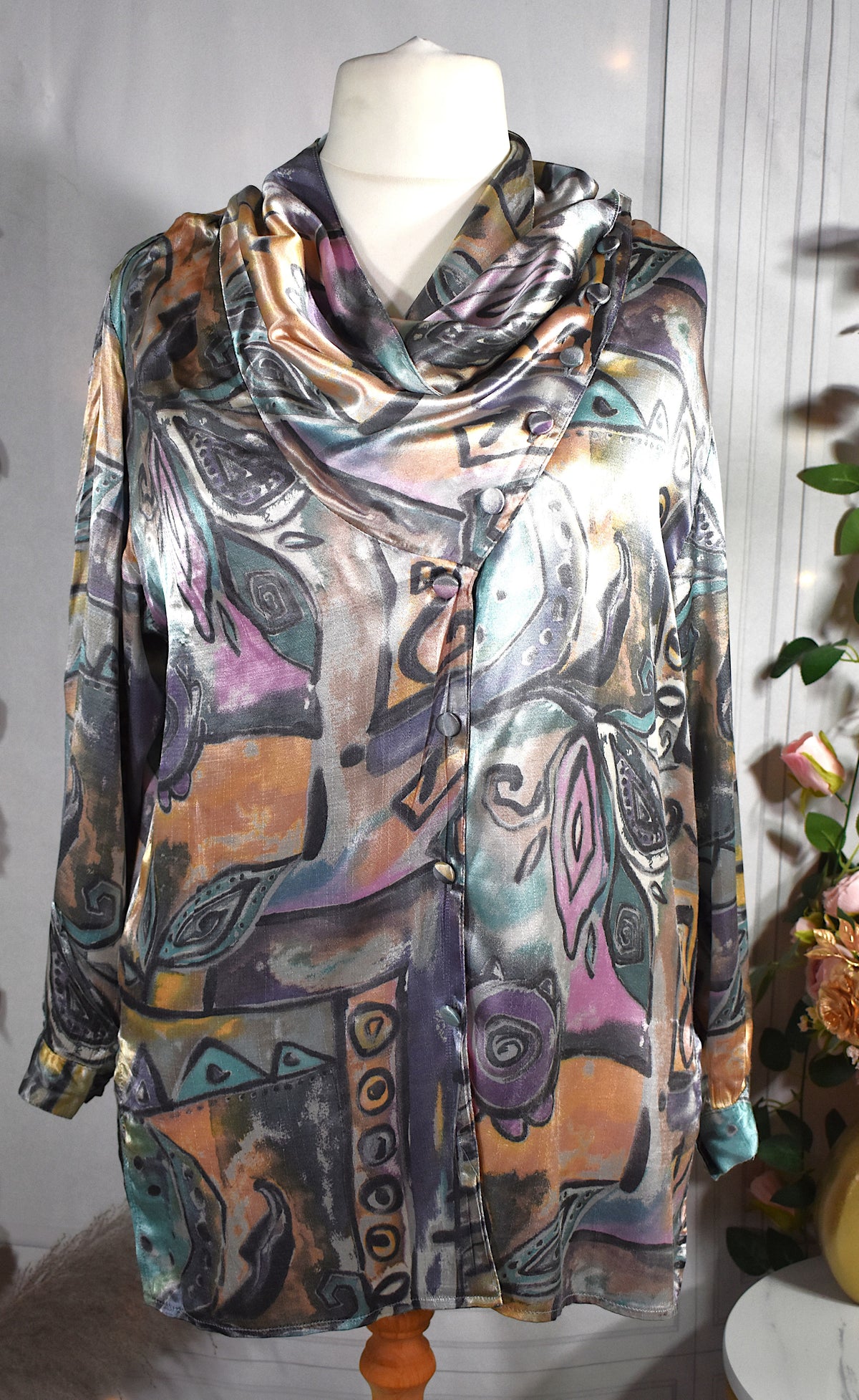 Chemise satinée artistique pastel