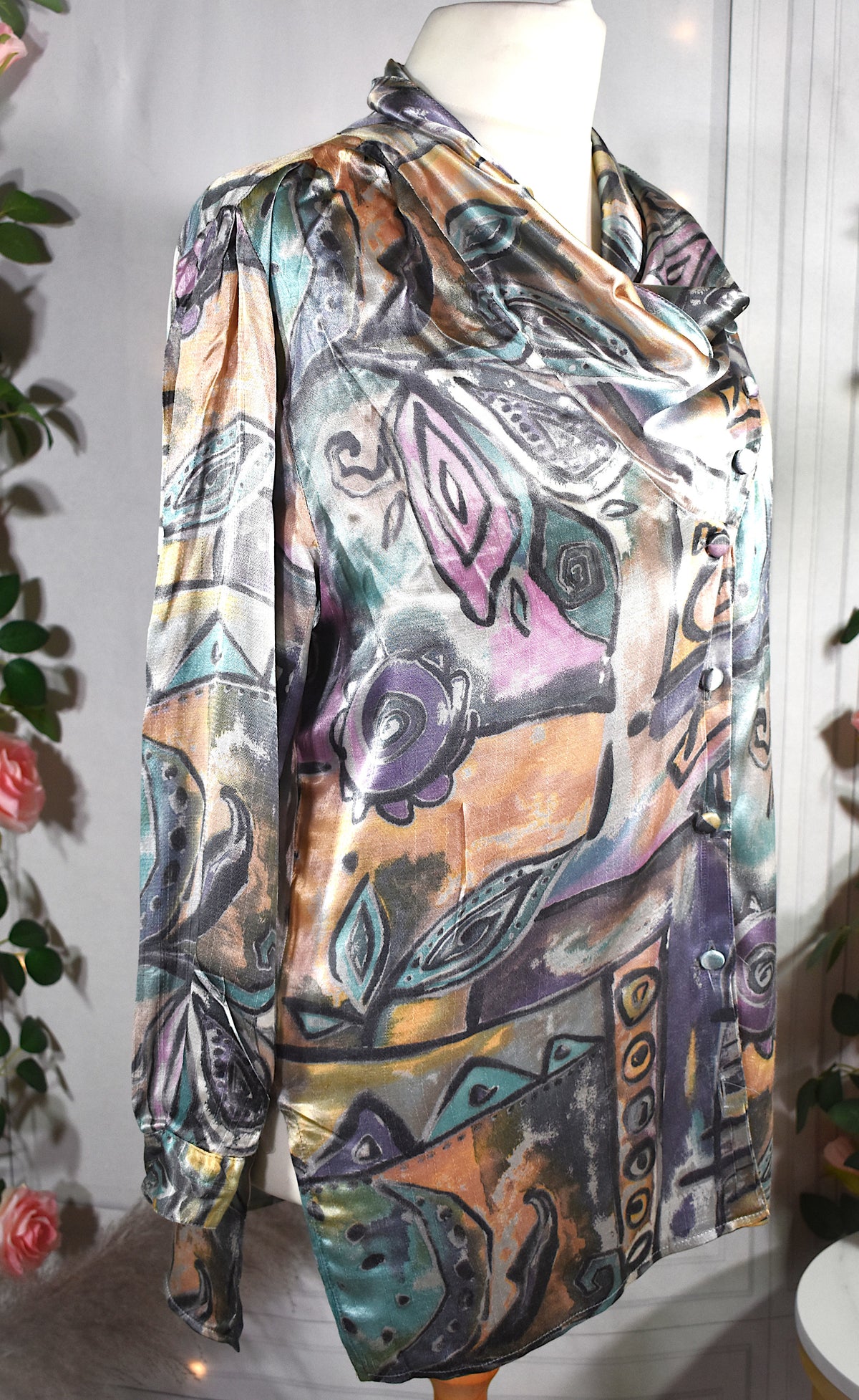 Chemise satinée artistique pastel