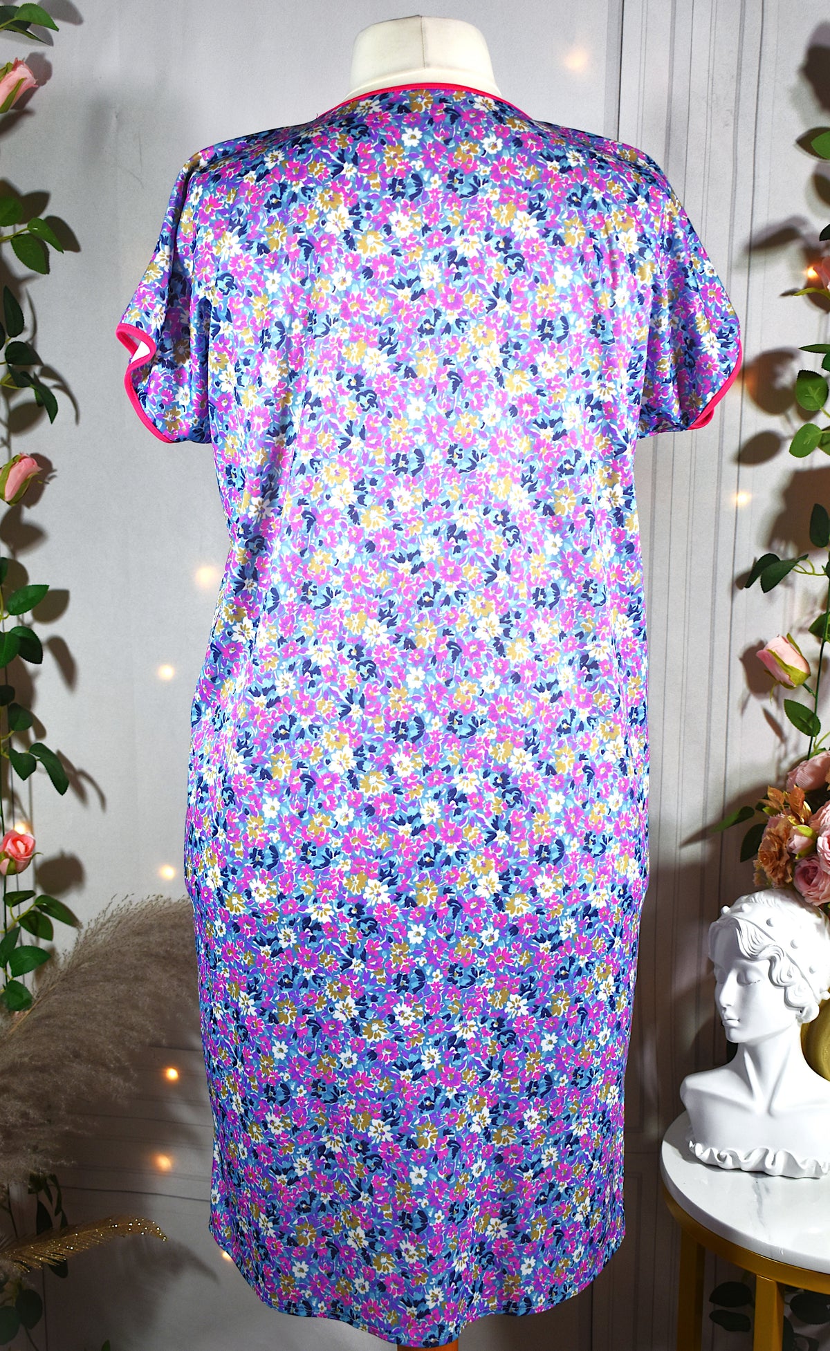 Robe bleue aux fleurs violettes & roses