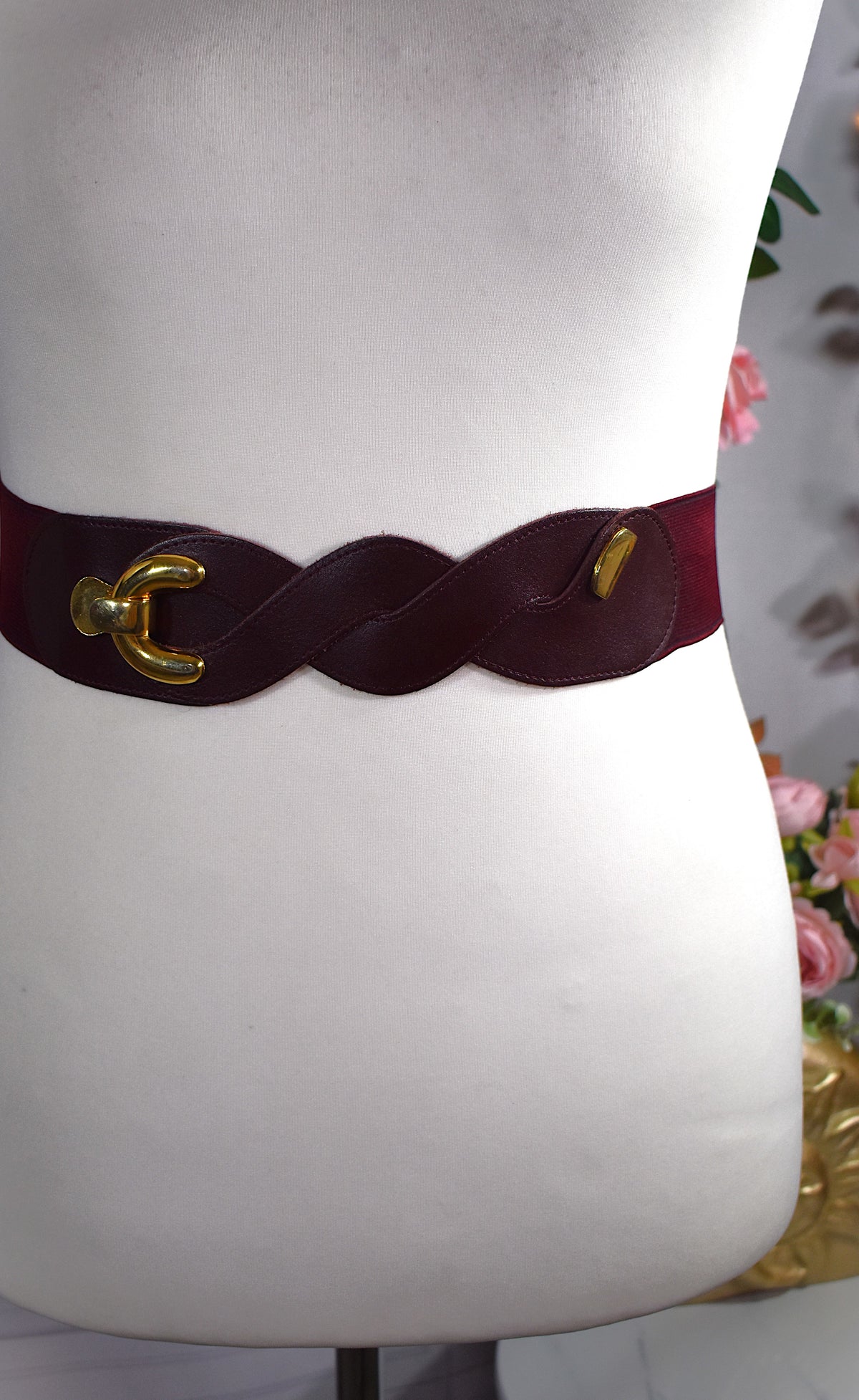 Ceinture élastique bordeaux avec boucle dorée