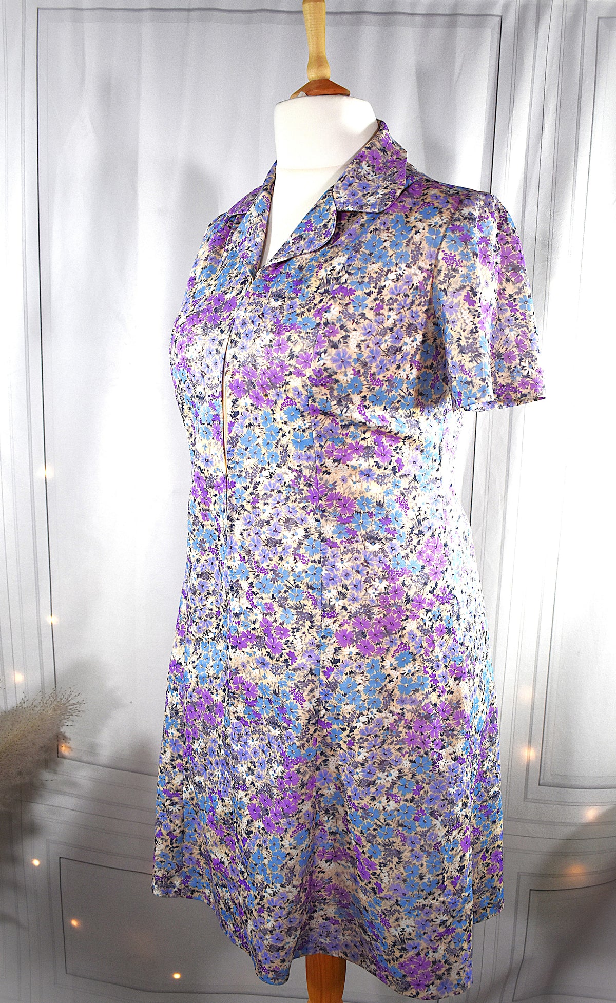 Robe vintage à fleurs violettes & bleues