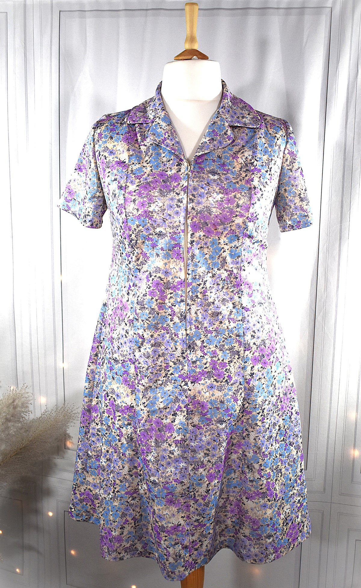Robe vintage à fleurs violettes & bleues
