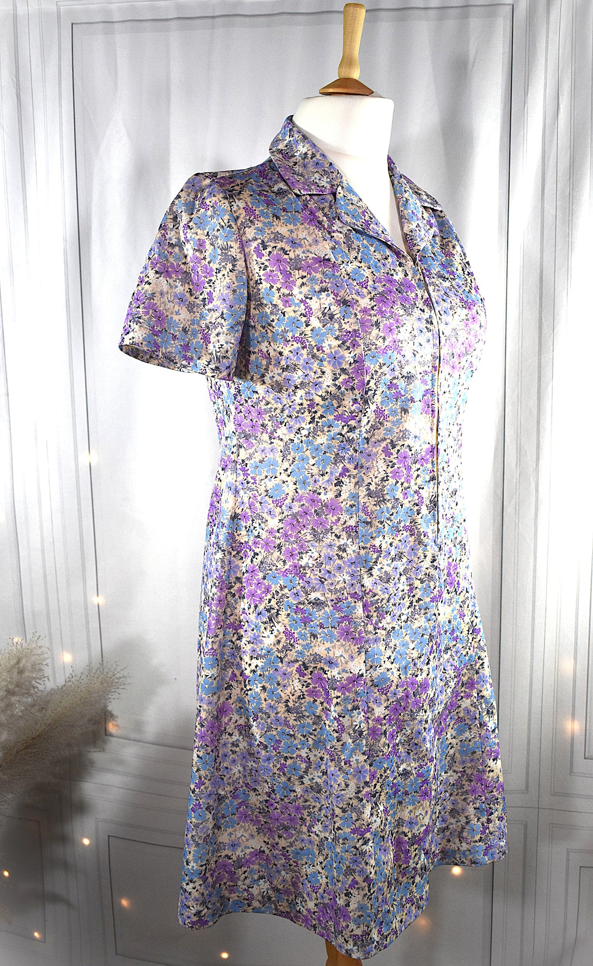 Robe vintage à fleurs violettes & bleues