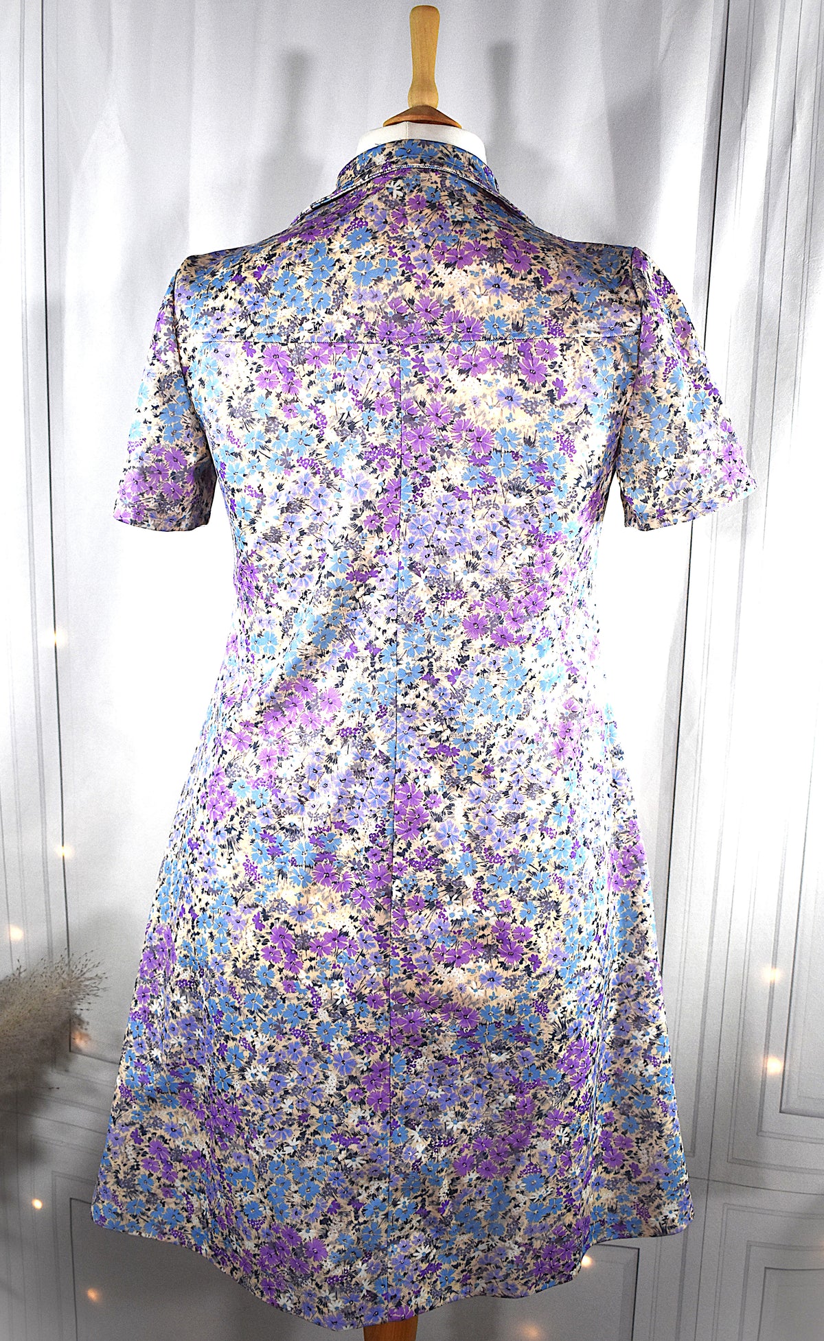 Robe vintage à fleurs violettes & bleues