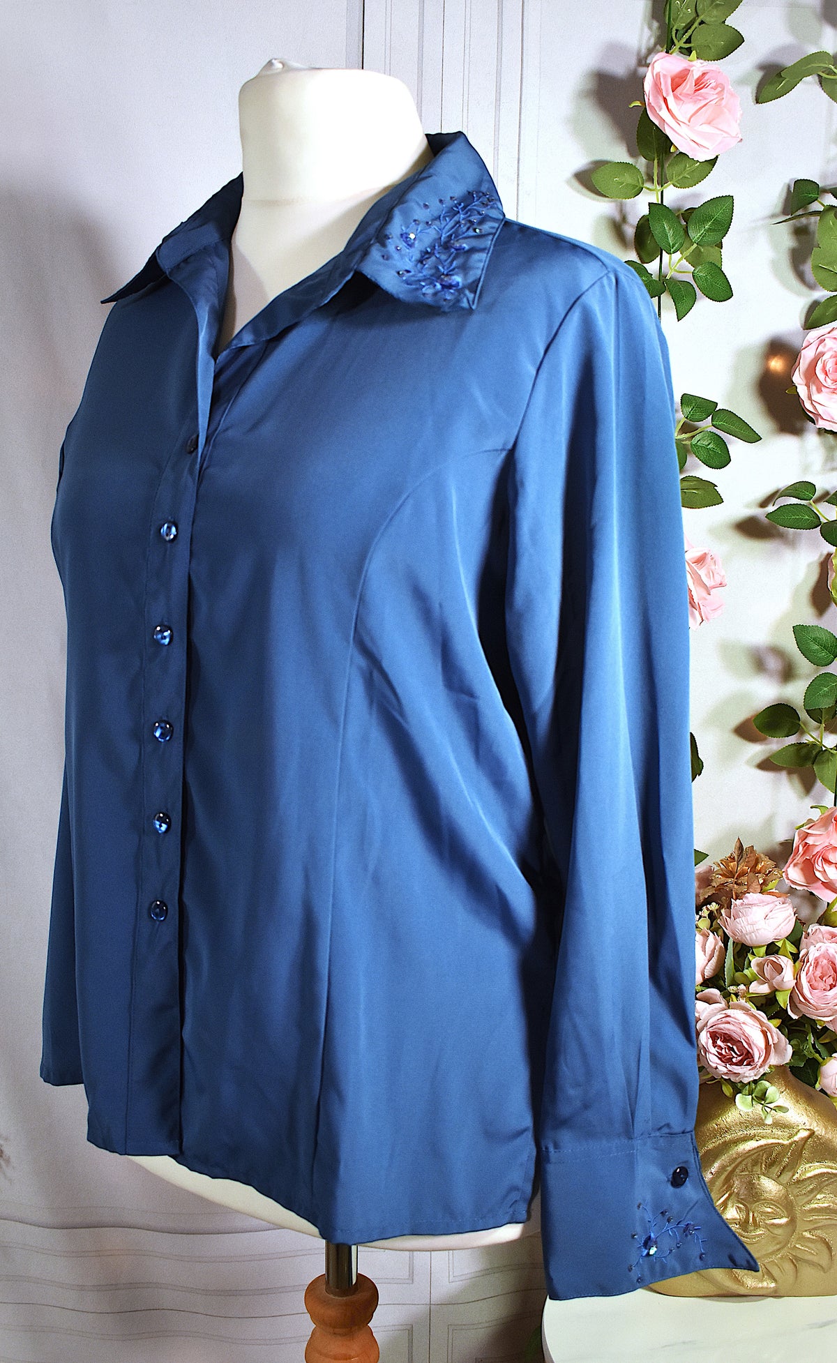 Chemise col brodéde perles & sequins bleue