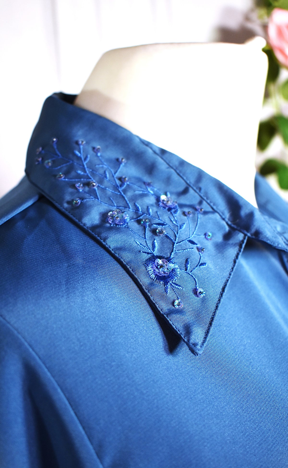 Chemise col brodéde perles & sequins bleue