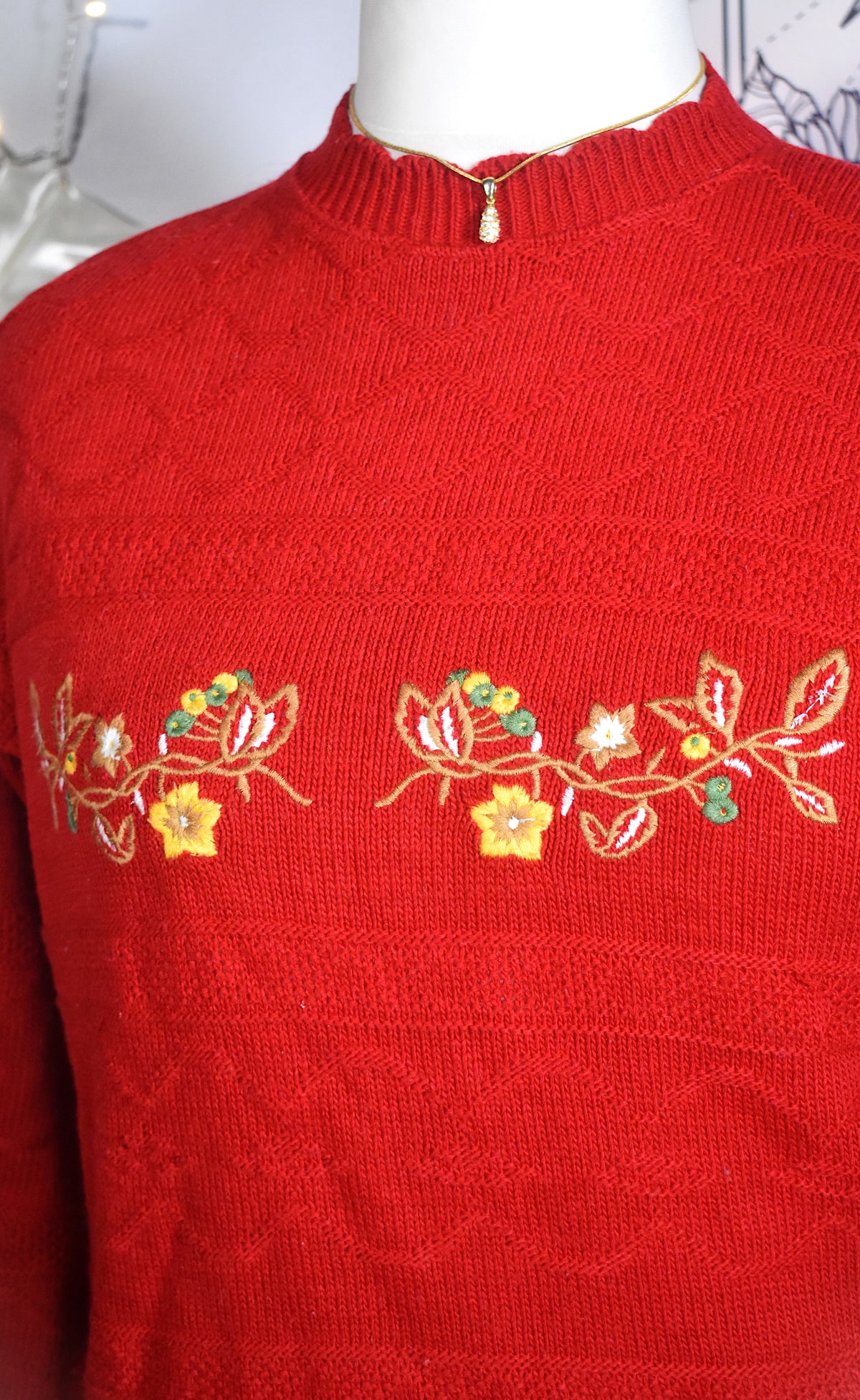 Pull rouge laine mélangée broderie florale