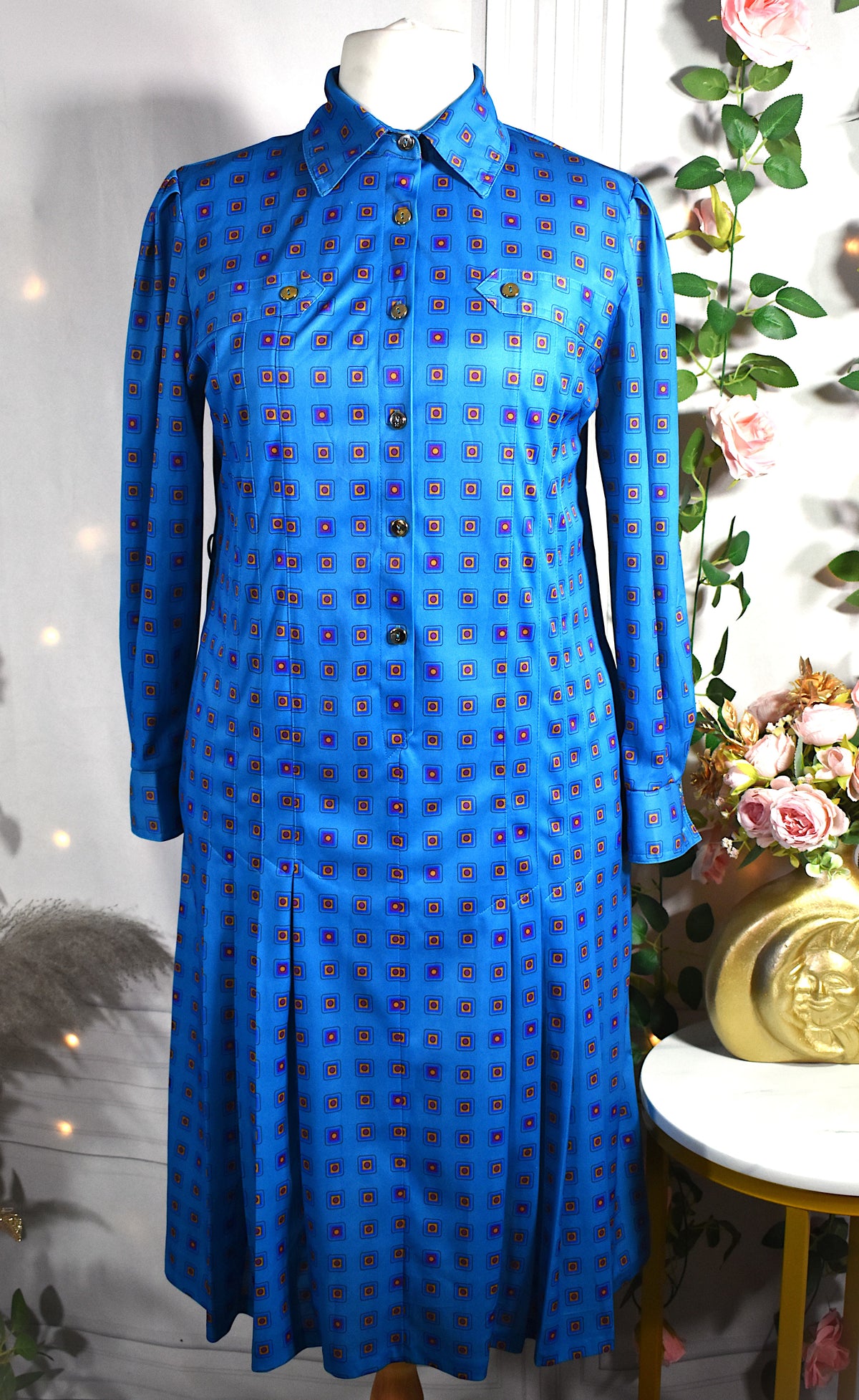 Robe vintage bleue à motifs géométriques