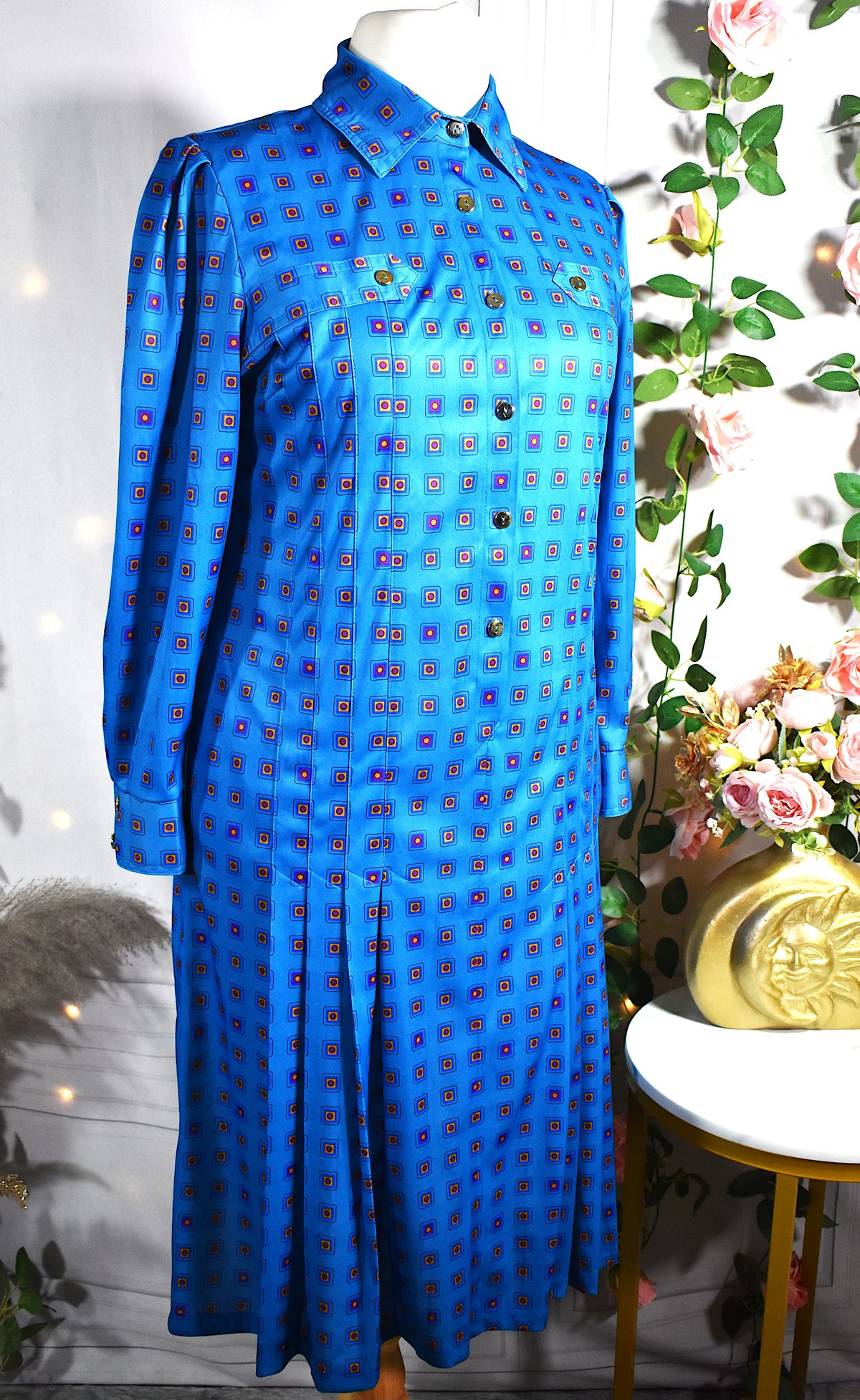 Robe vintage bleue à motifs géométriques