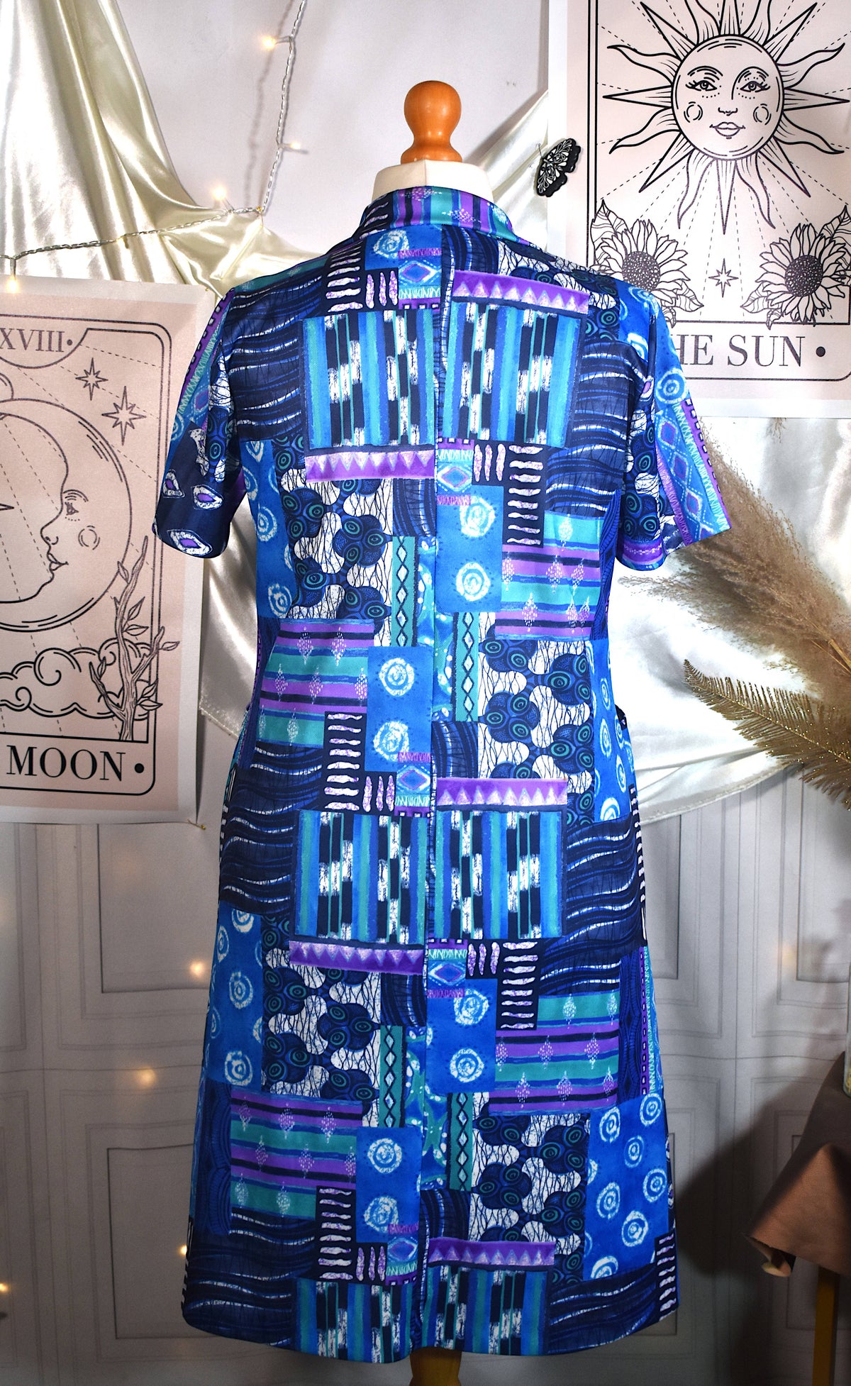 Robe mi-longue imprimé abstrait multicolore