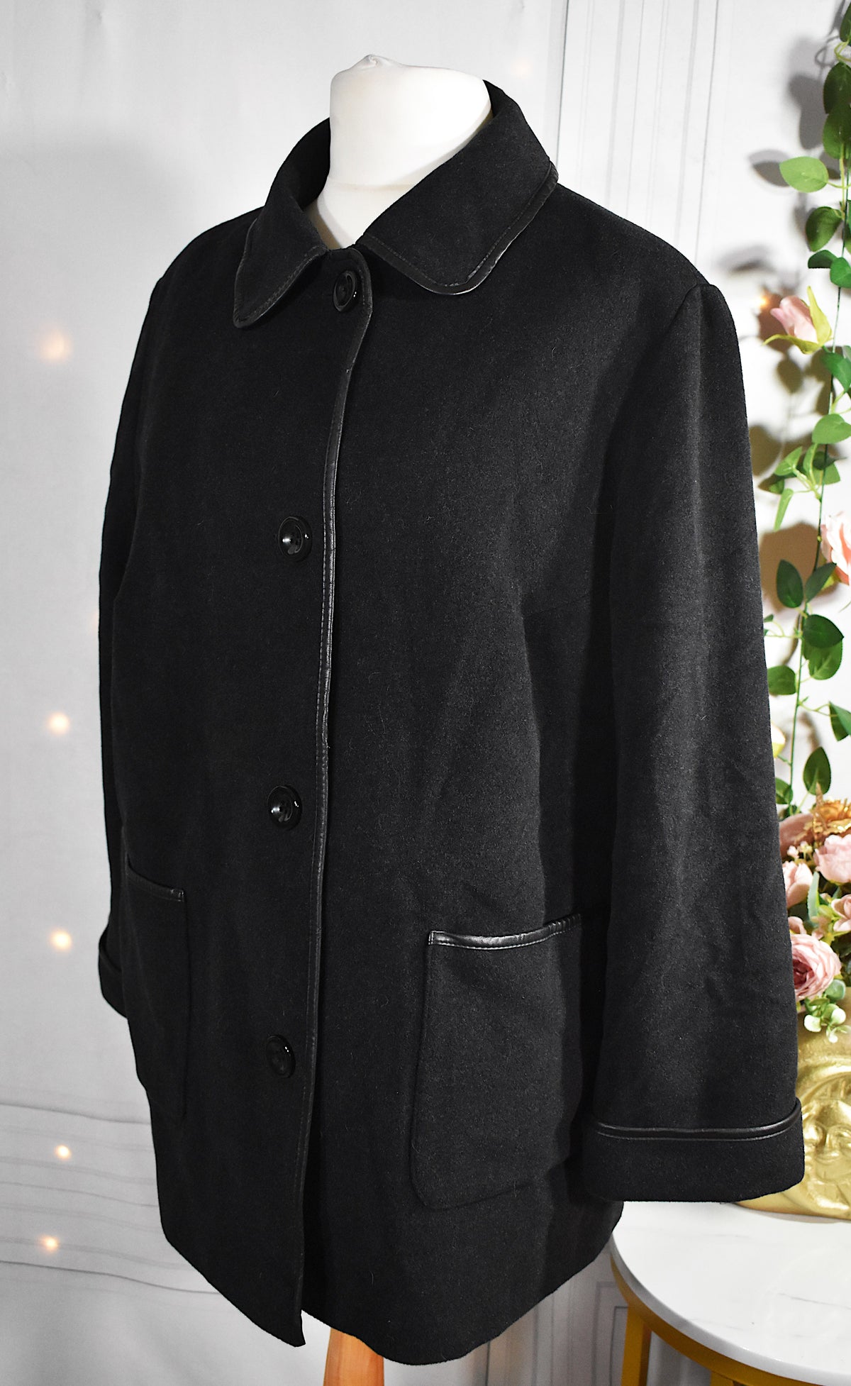 Manteau court laine vierge noir