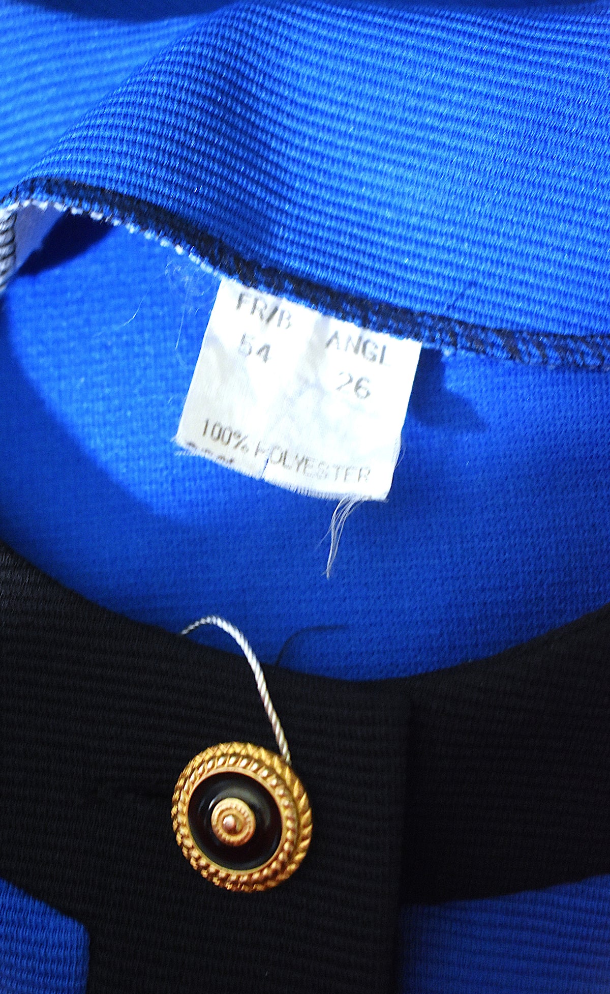 Robe bleu roi détails noirs et boutons dorés