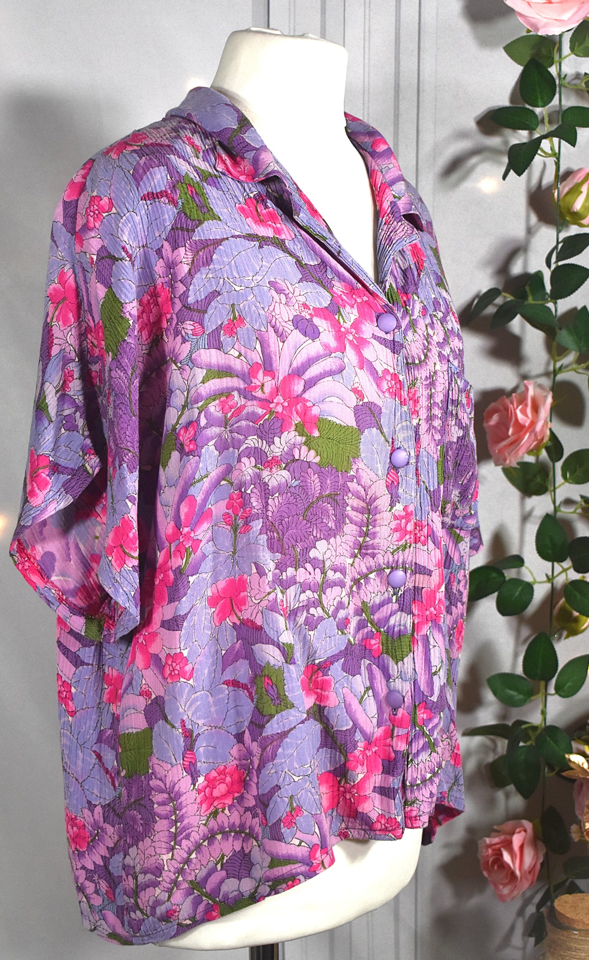 Chemise fripée fleurs violettes & roses