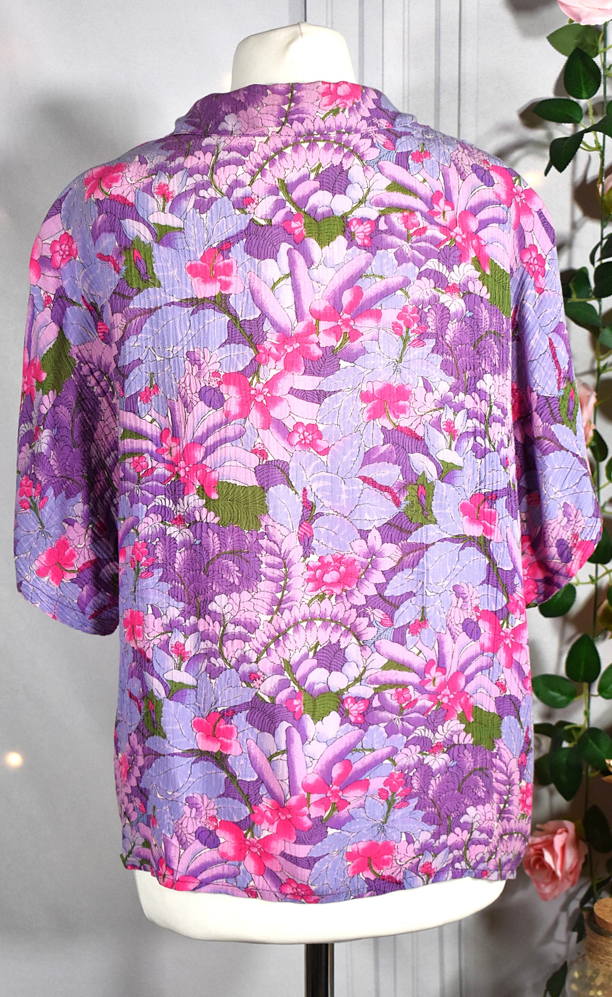 Chemise fripée fleurs violettes & roses