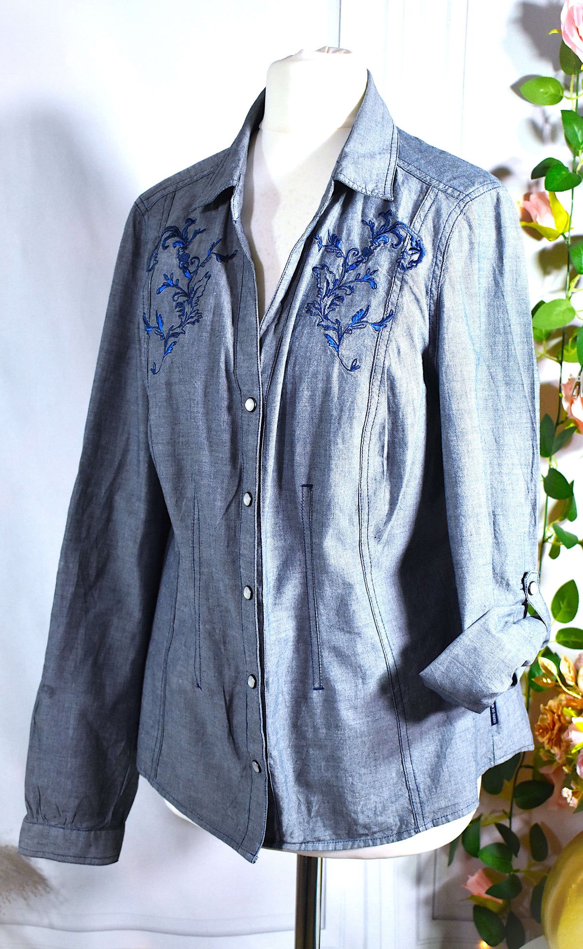 Chemise coton denim brodée