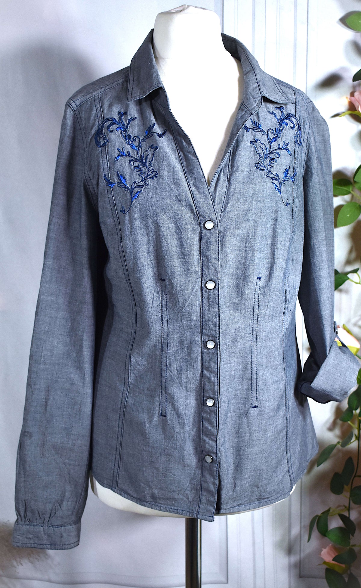 Chemise coton denim brodée