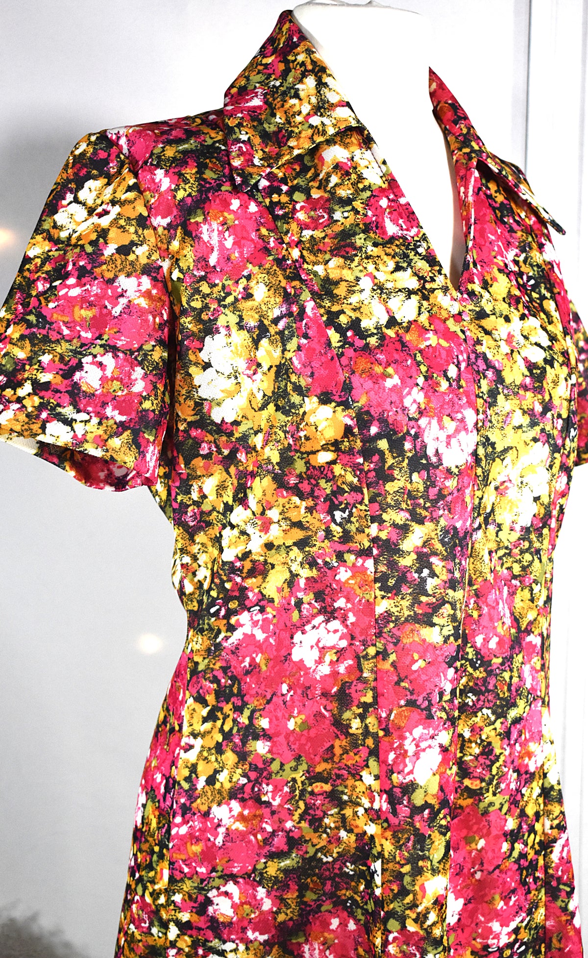 Robe florale colorée