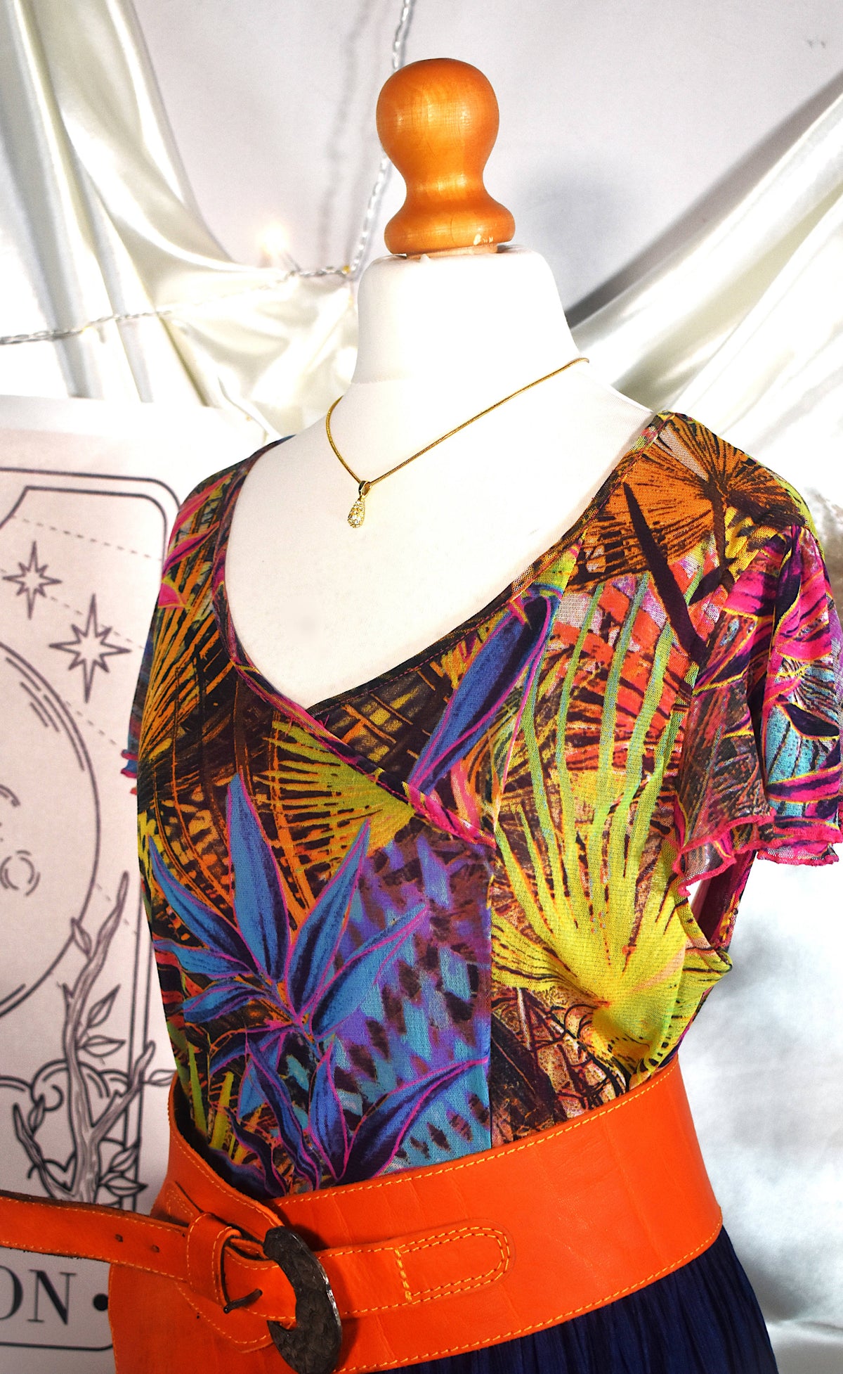 T-shirt mesh tropical festonné