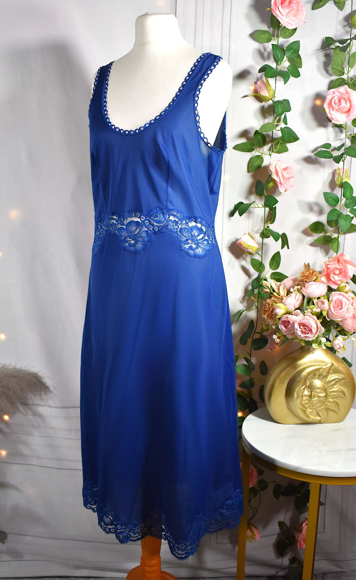 Fond de robe dentelle & satin bleue