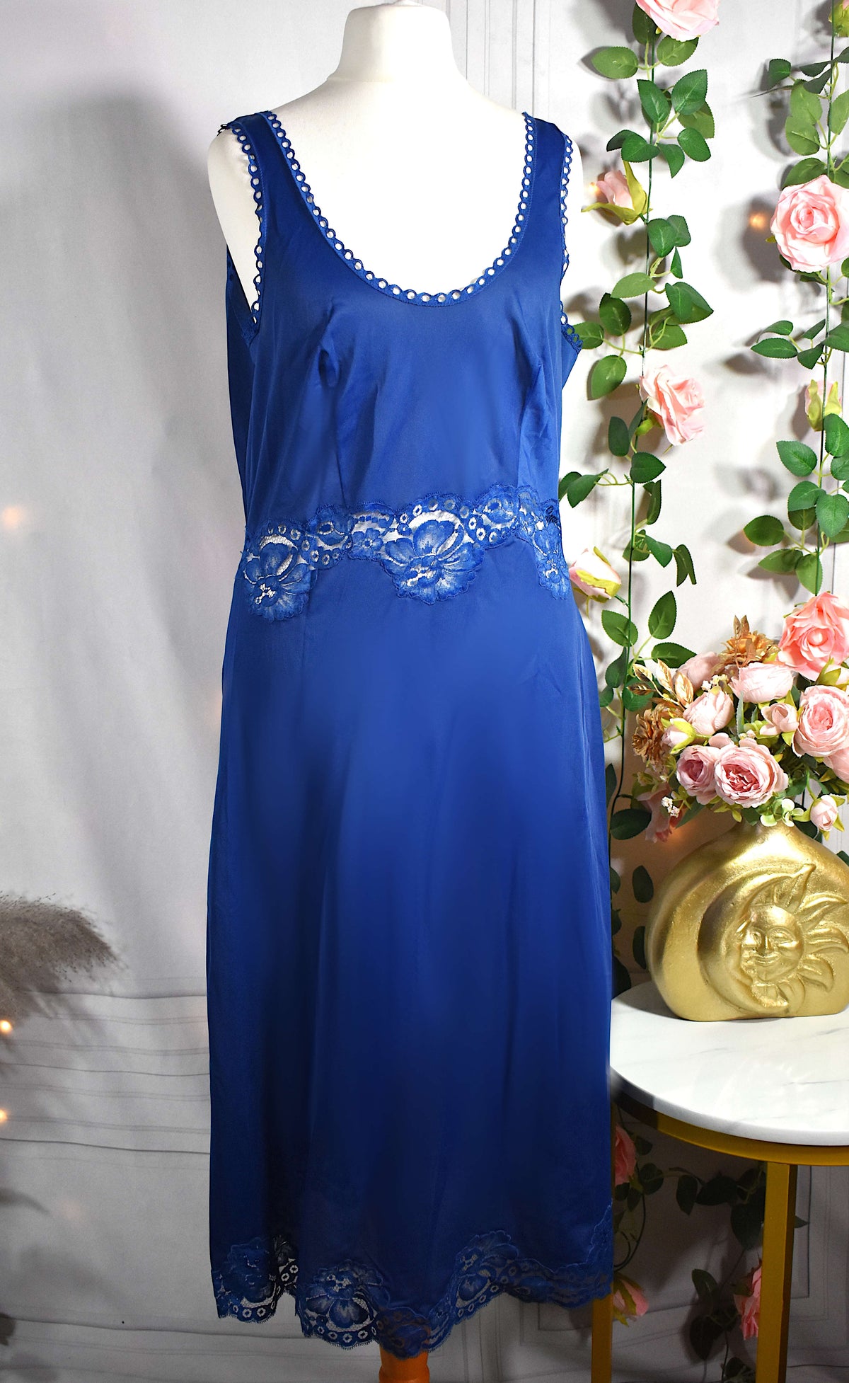 Fond de robe dentelle & satin bleue