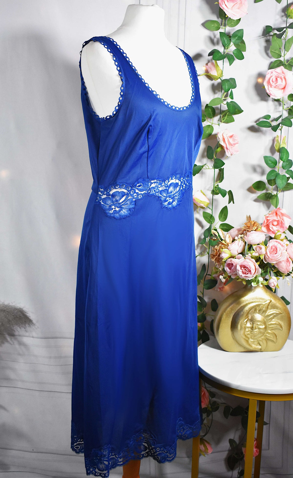 Fond de robe dentelle & satin bleue