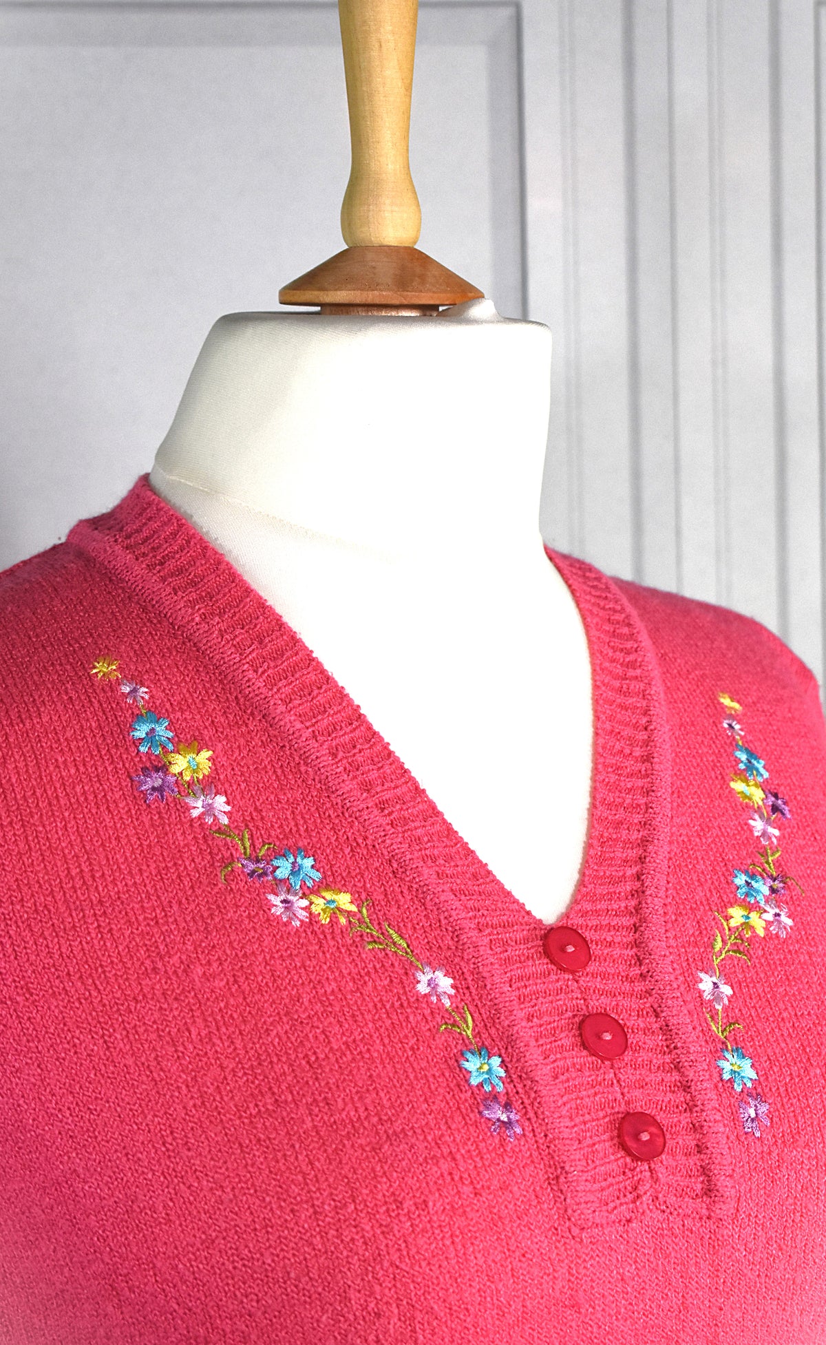 Pull manche courtes rose & broderie florale